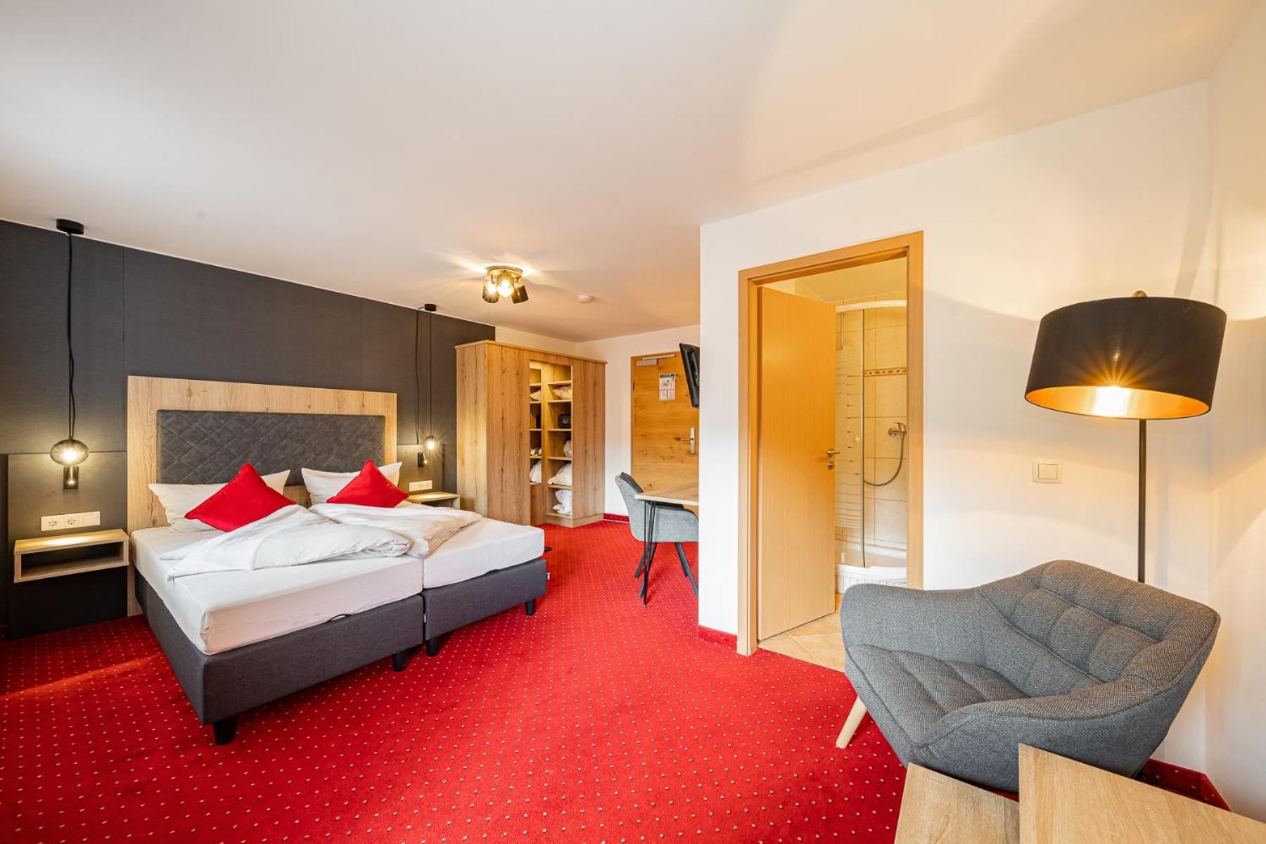 Deluxe Double Room with Balcony photo 1