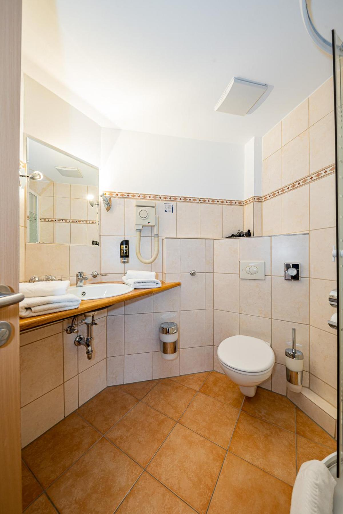 Deluxe Double Room with Balcony photo 3