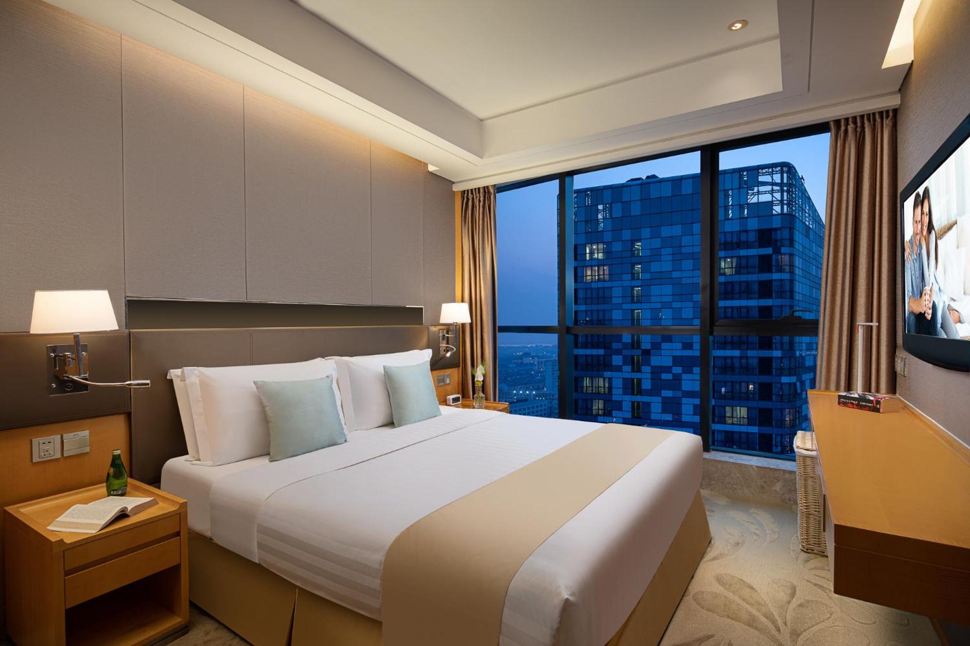 Executive One-Bedroom Apartment - Photo 7