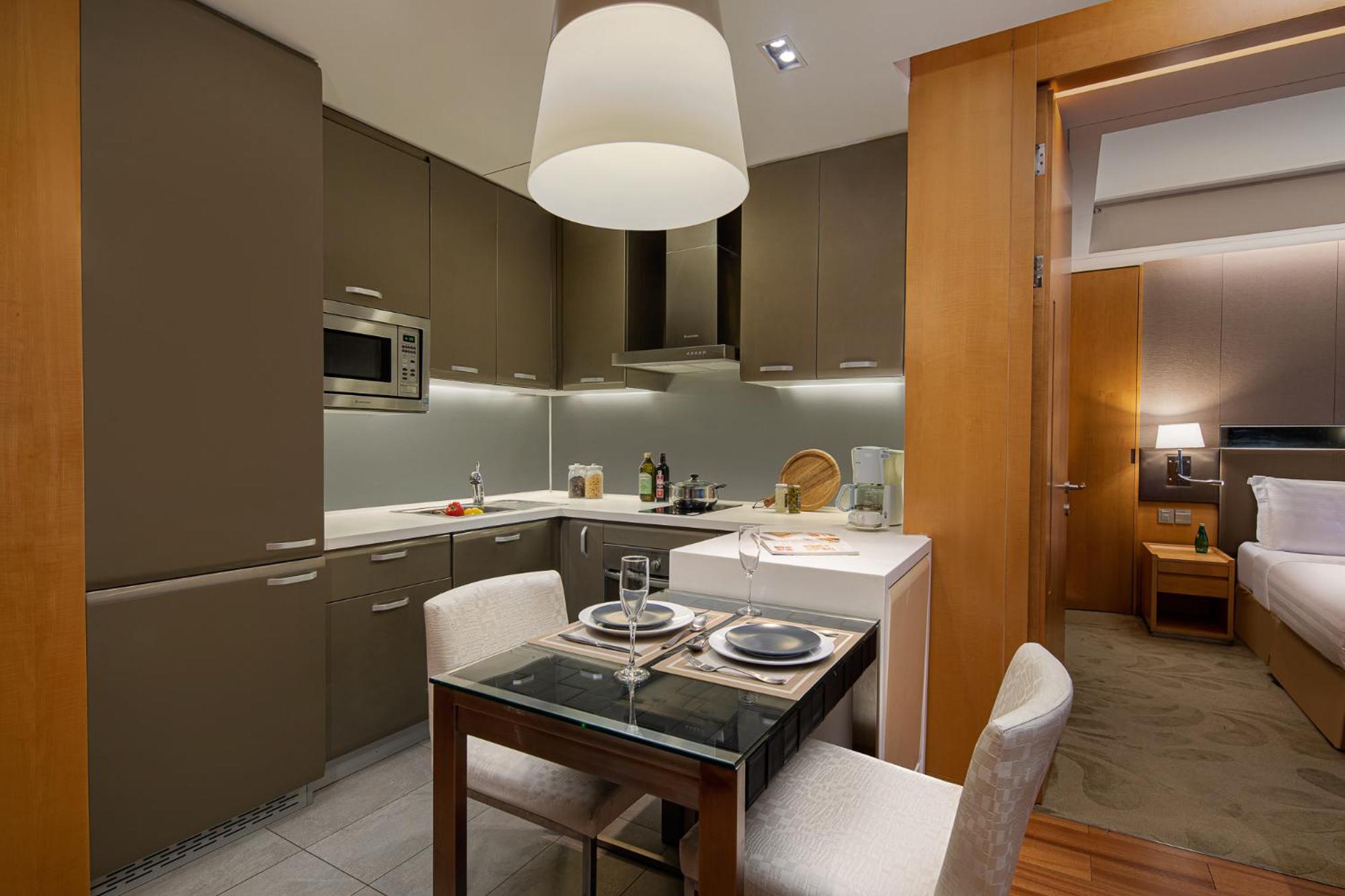 Executive One-Bedroom Apartment - Photo 8