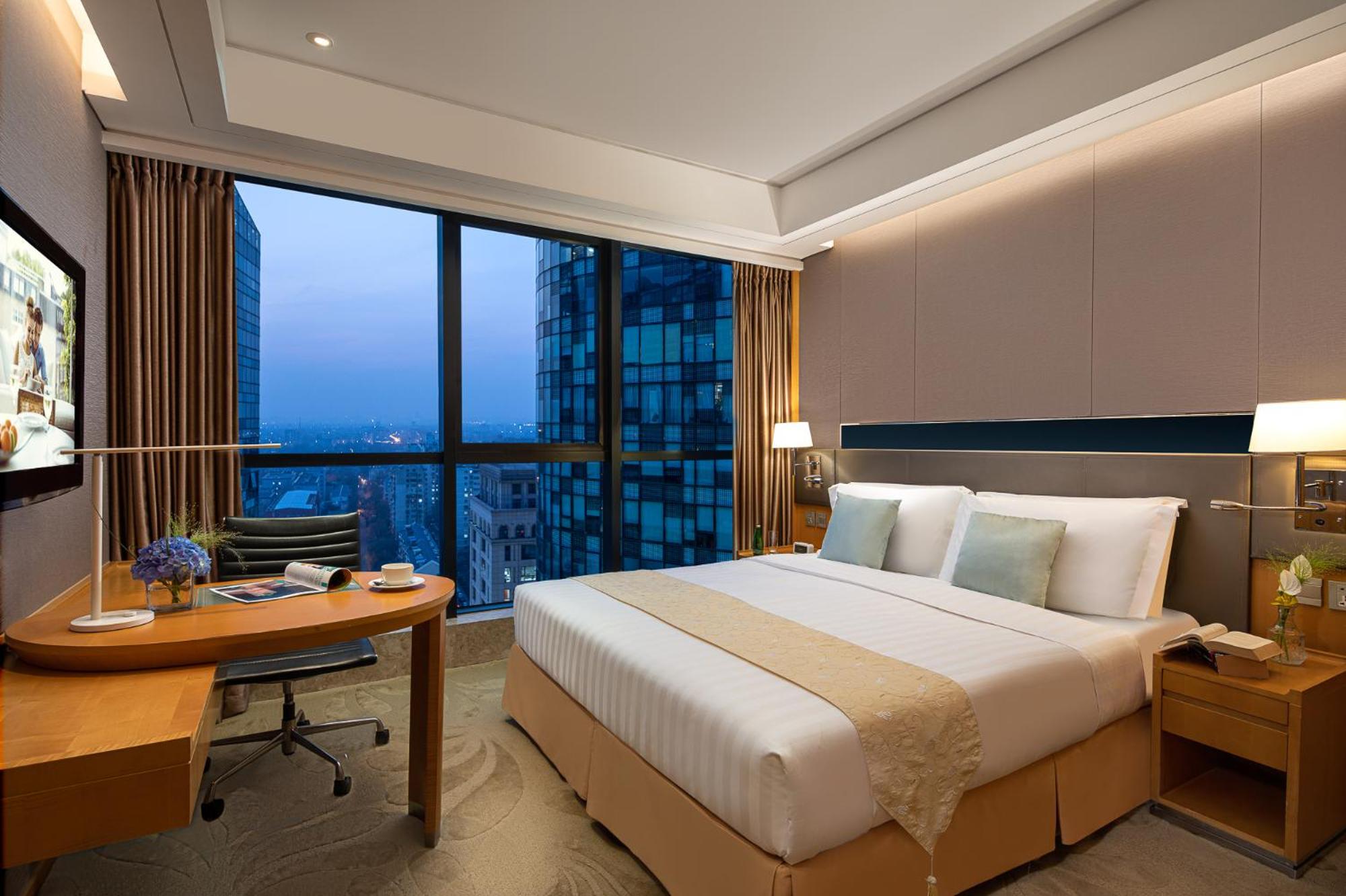 Premier One-Bedroom Apartment - Photo 4