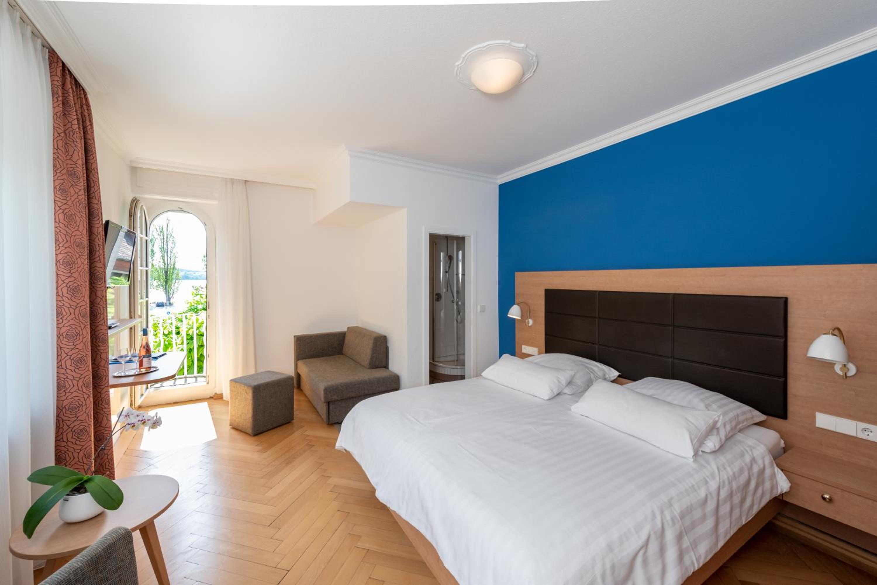 Double Room with Lake View photo 3