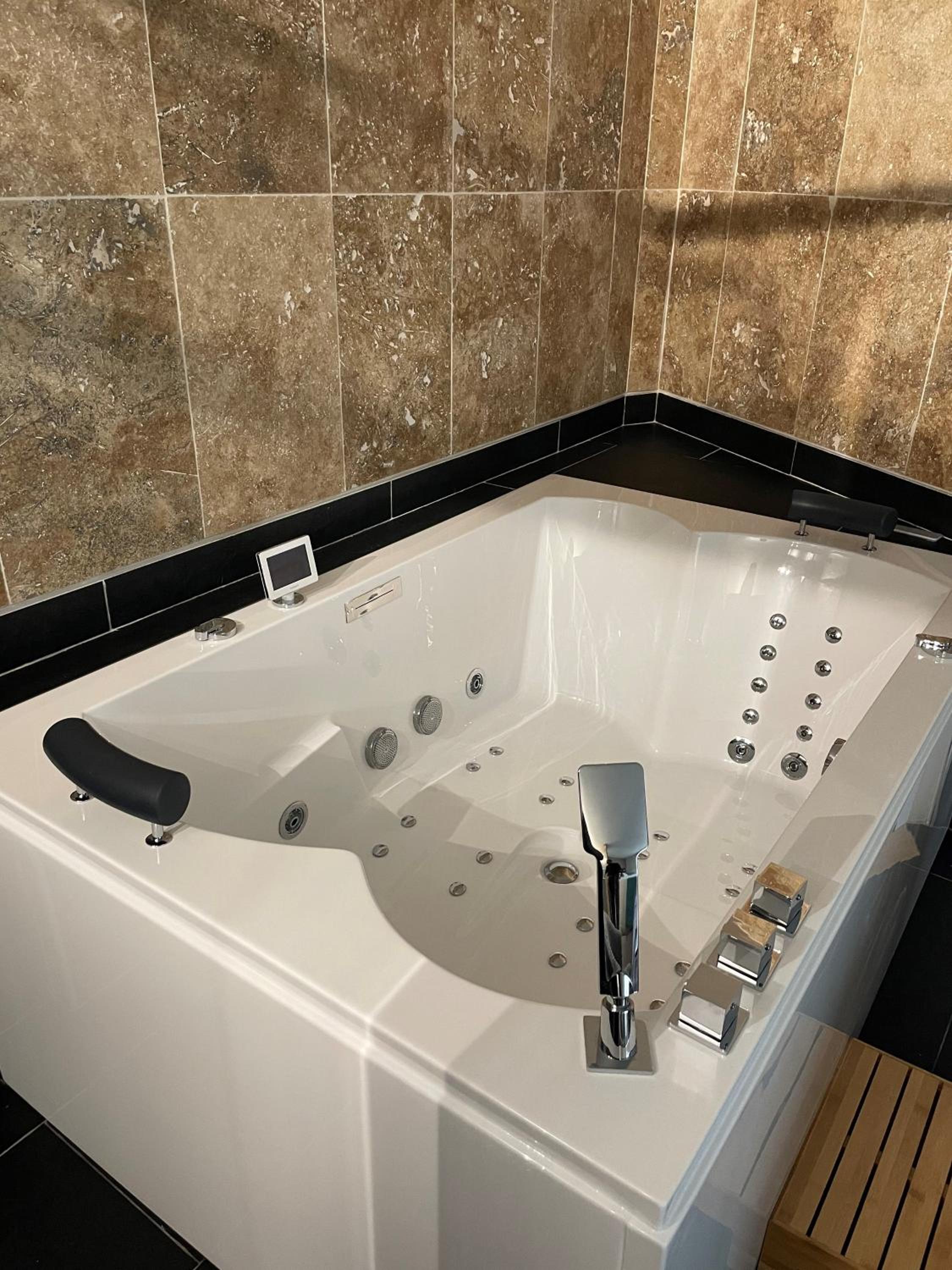 Suite avec Baignoire Spa Suite avec Baignoire Spa