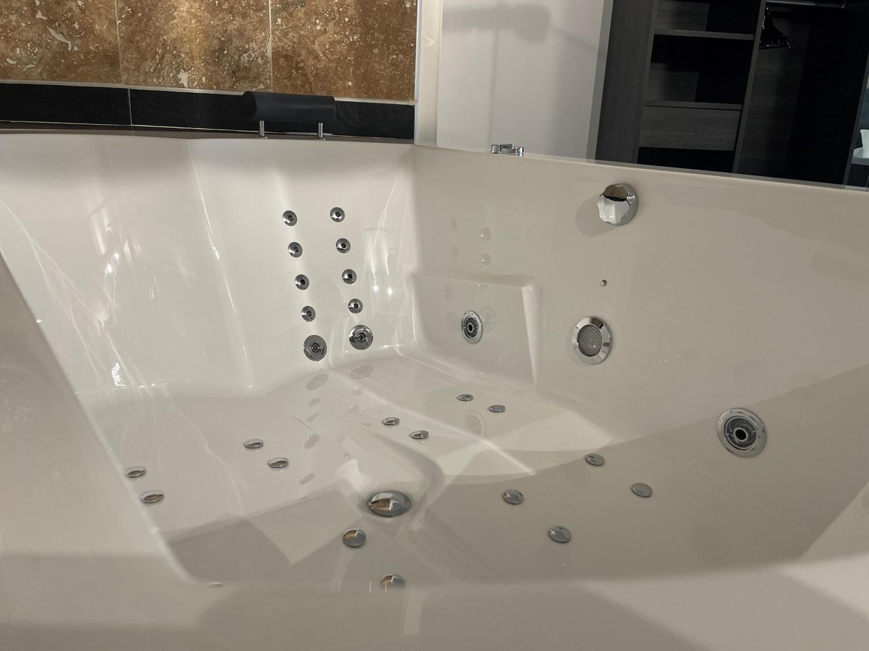 Suite avec Baignoire Spa Suite avec Baignoire Spa