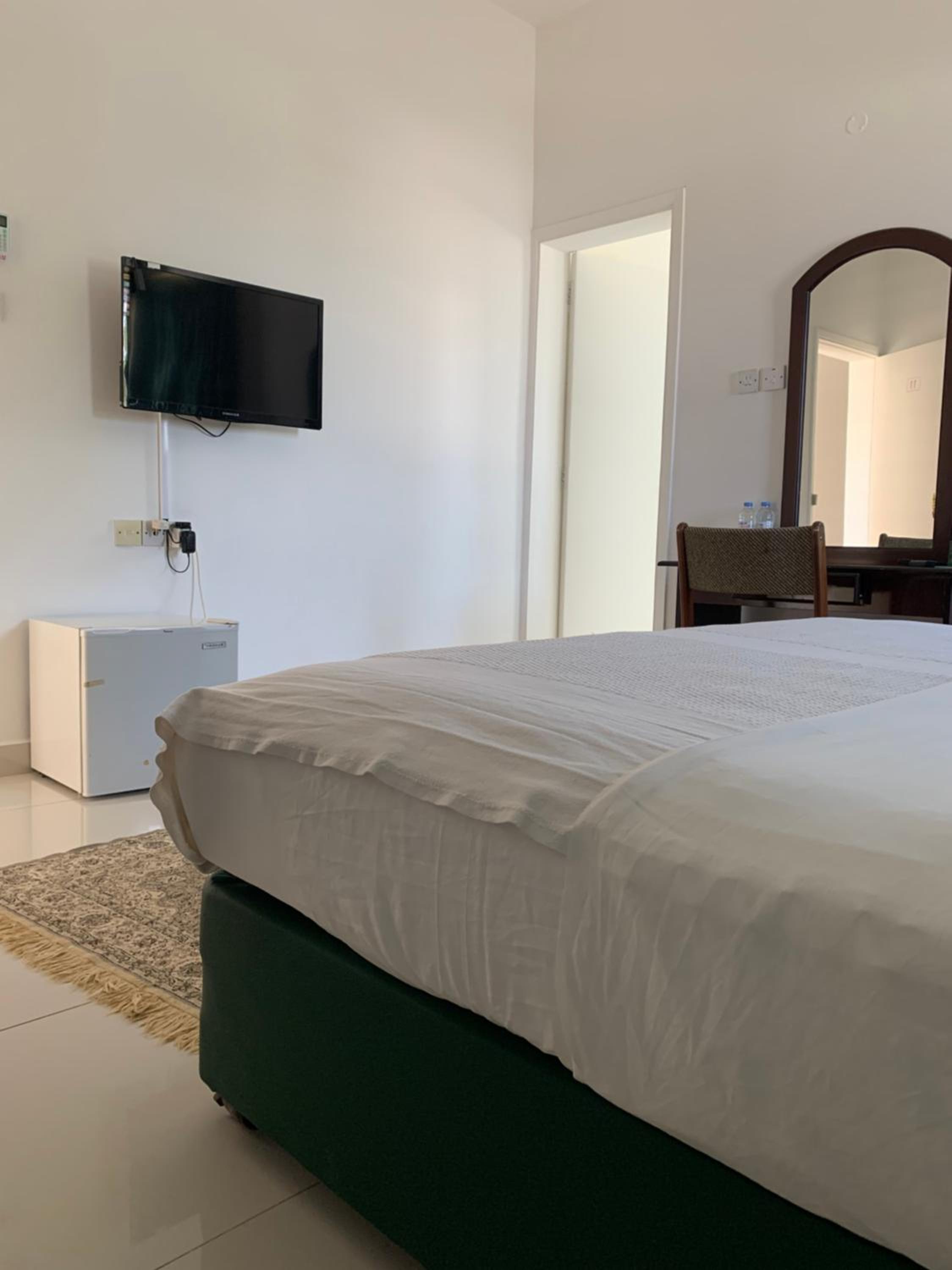 Double or Twin Room - Photo 8