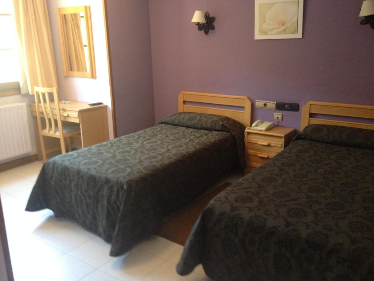 Double or Twin Room with Bathroom photo 3