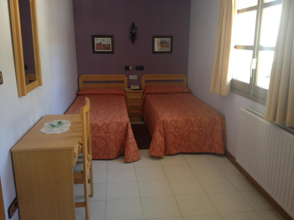 Triple Room with Bathroom photo 2