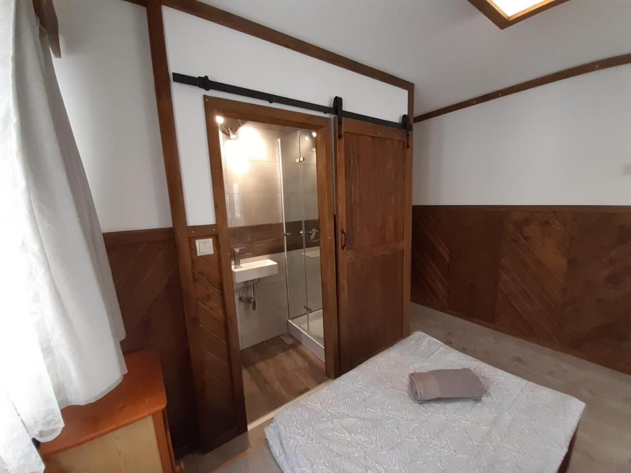 Double Room with Balcony - Photo 2