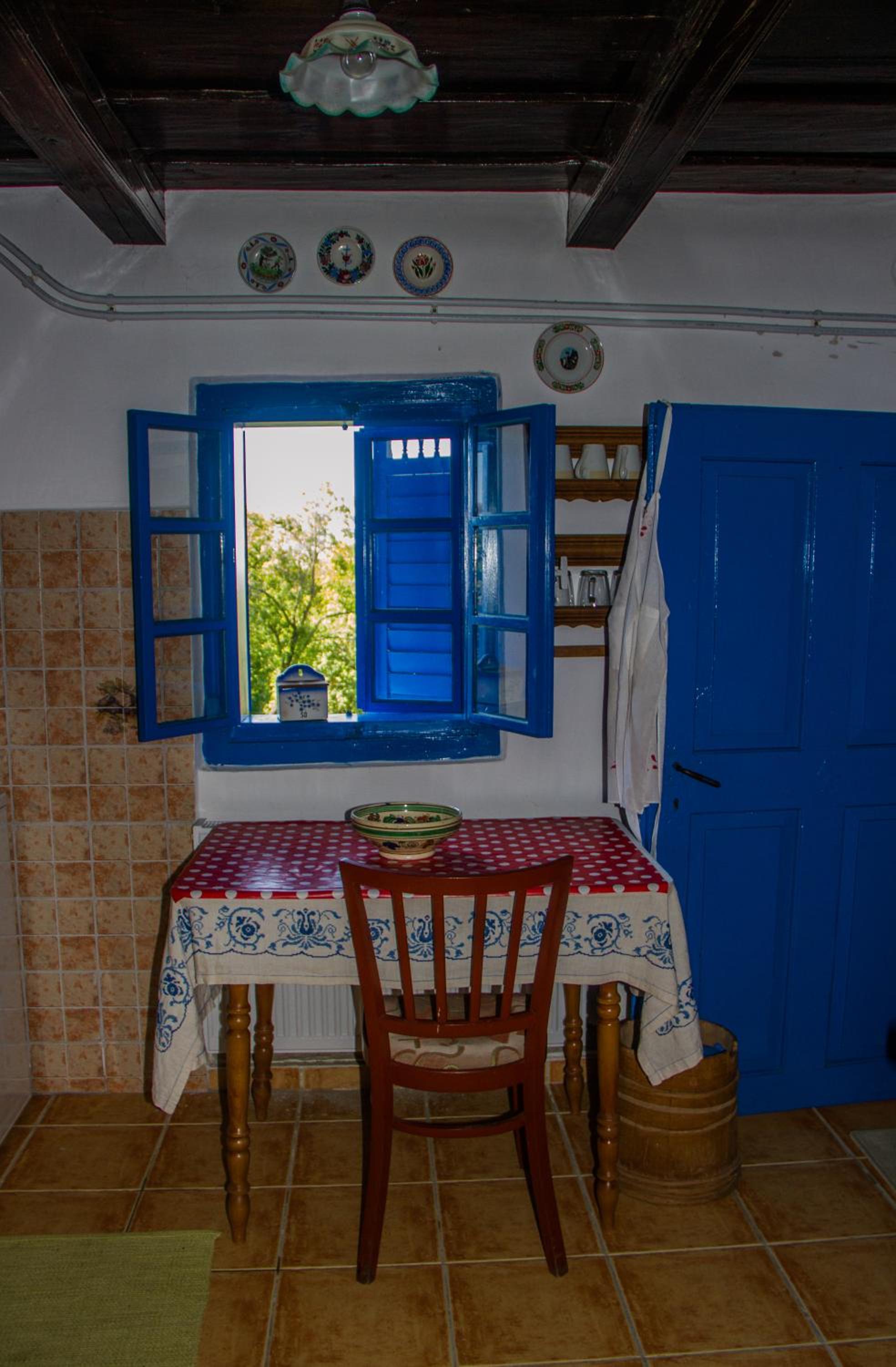 Two-Bedroom House - Photo 4