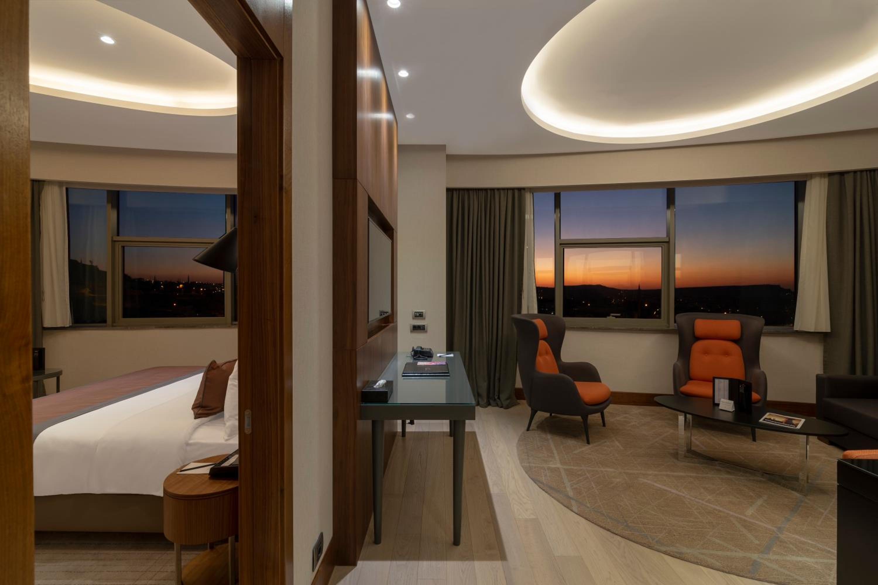 One-Bedroom King Suite - Non-Smoking