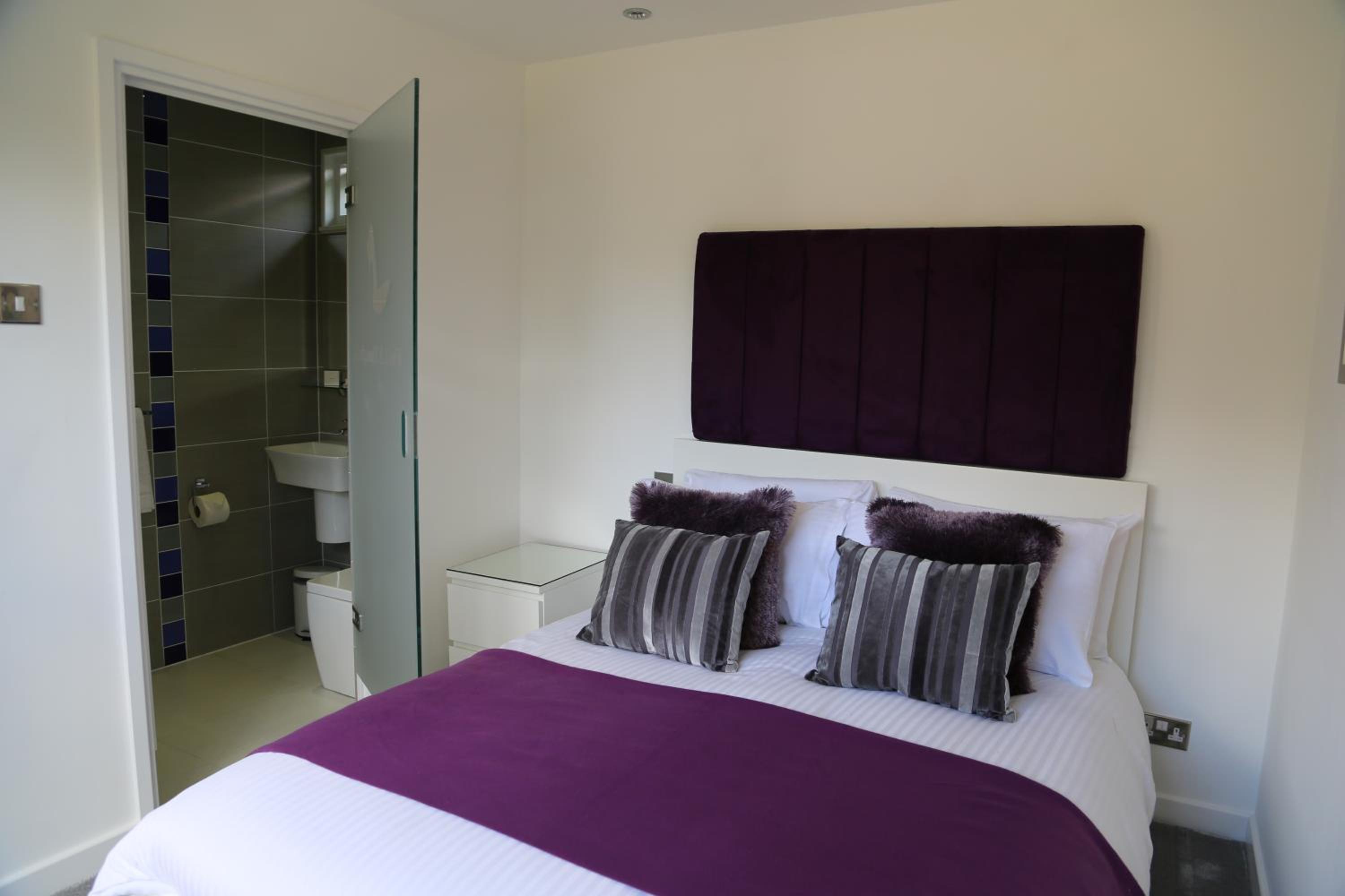Classic Double Room with Shower - Photo 1