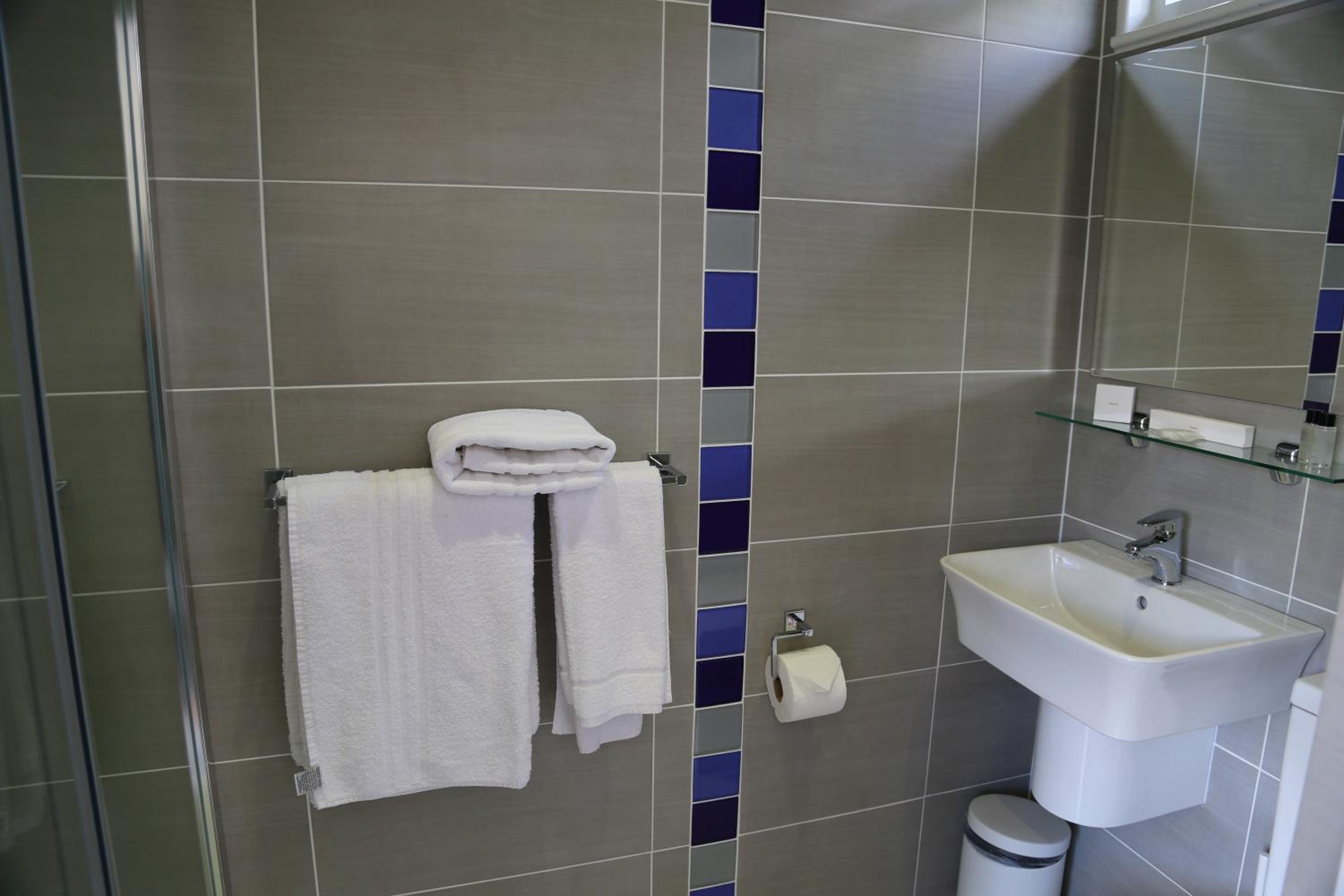 Classic Double Room with Shower - Photo 2