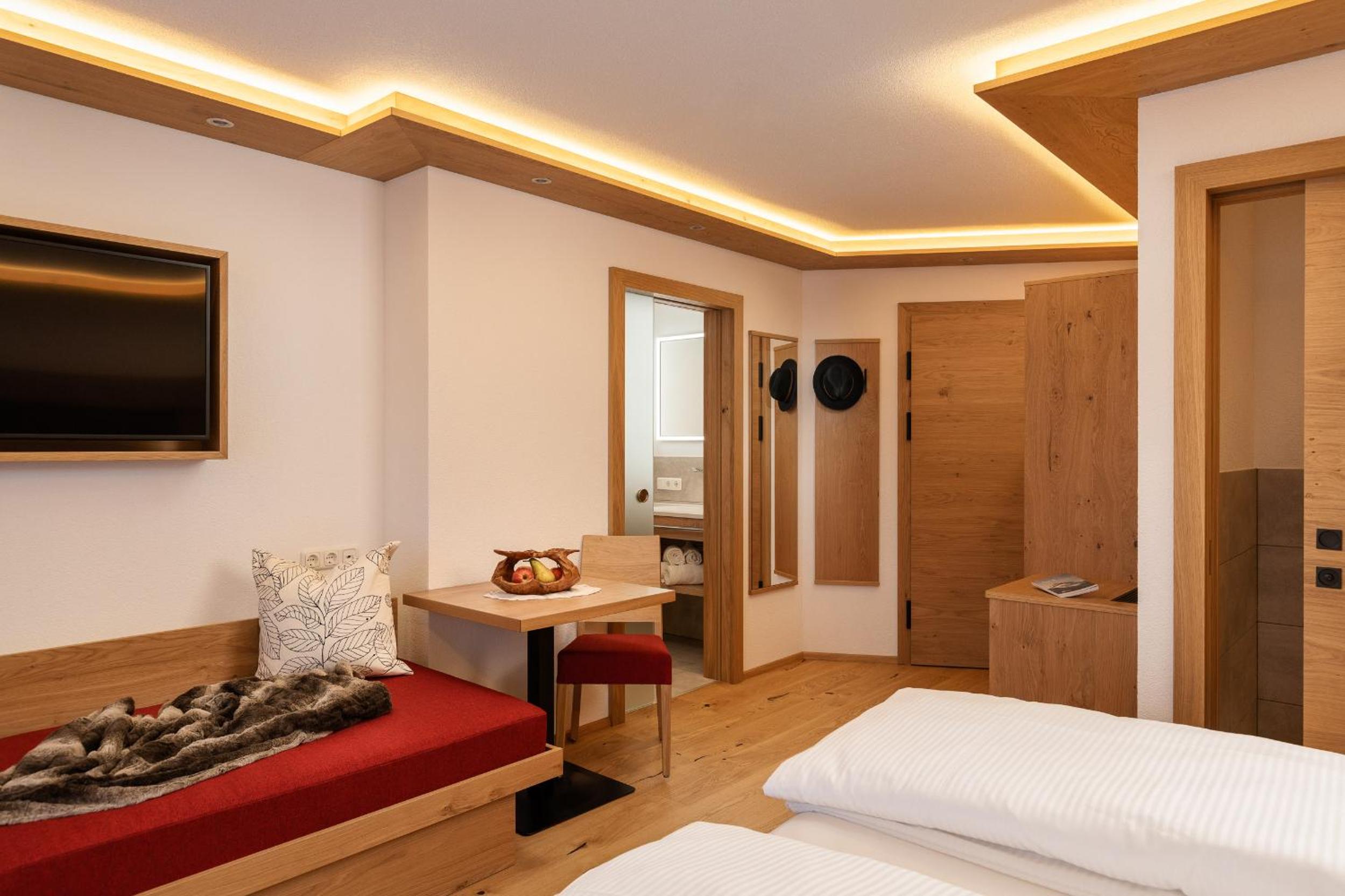 Triple Room with Balcony - Photo 3