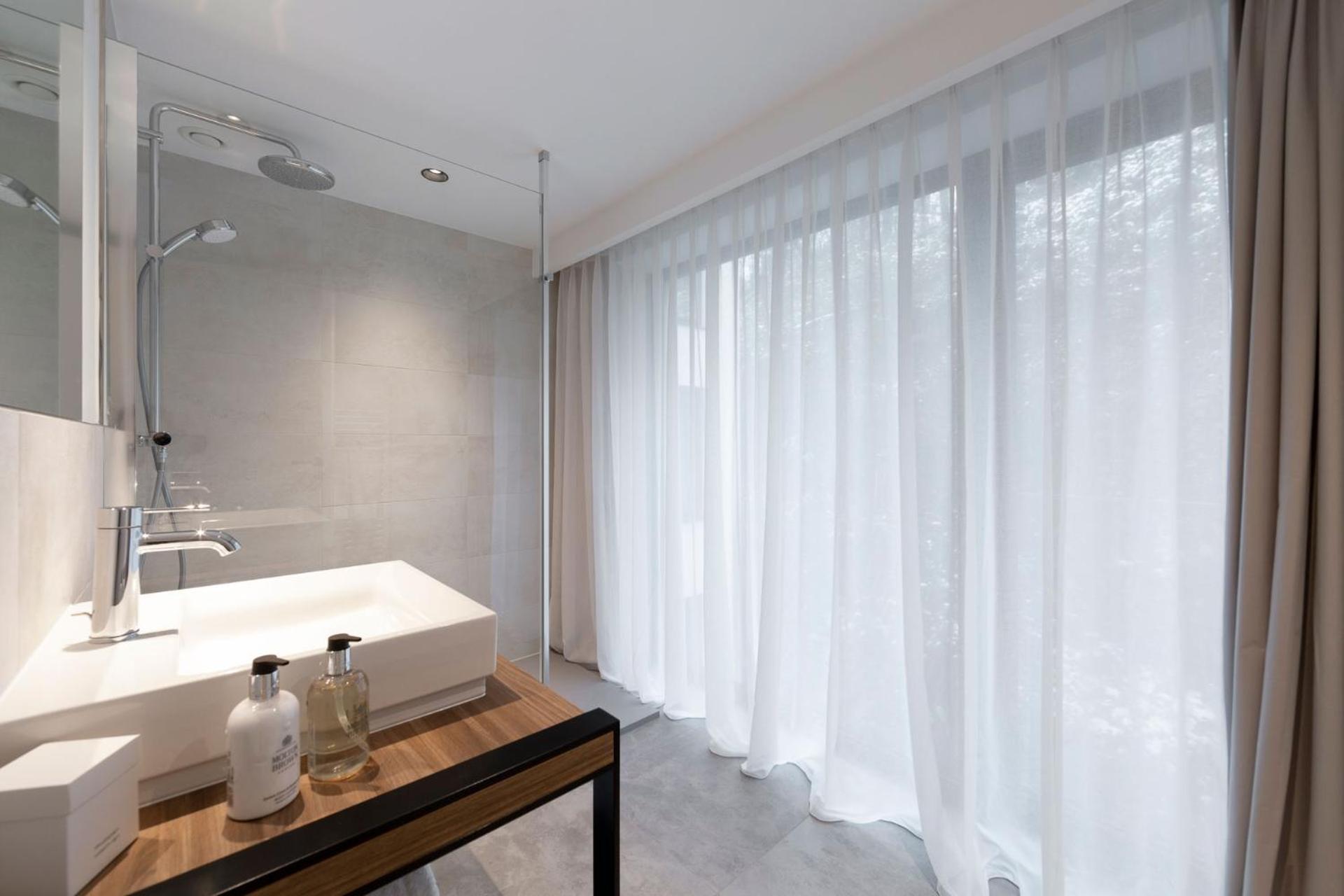 One-Bedroom Apartment - Photo 12