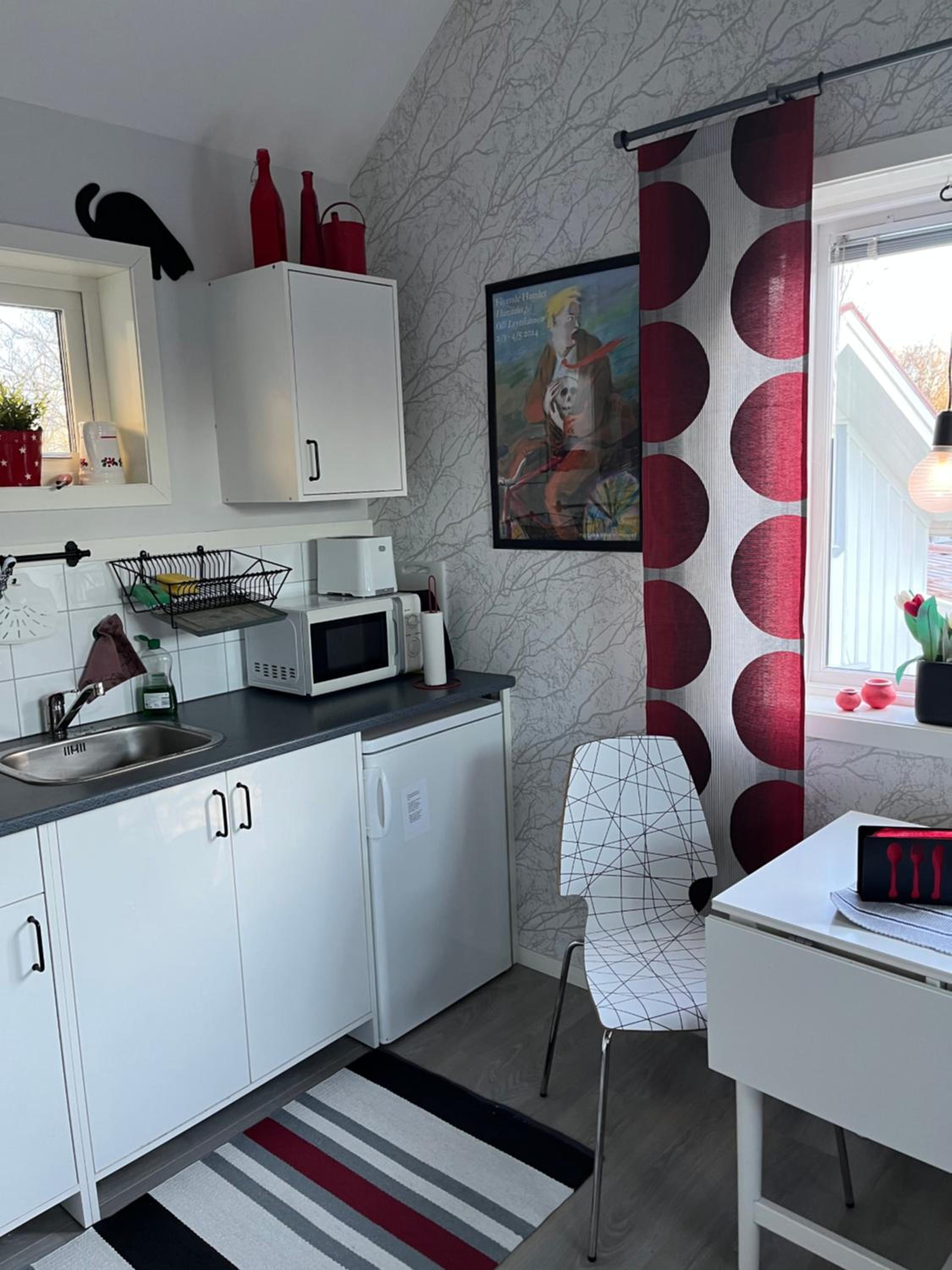 One-Bedroom House - Photo 6
