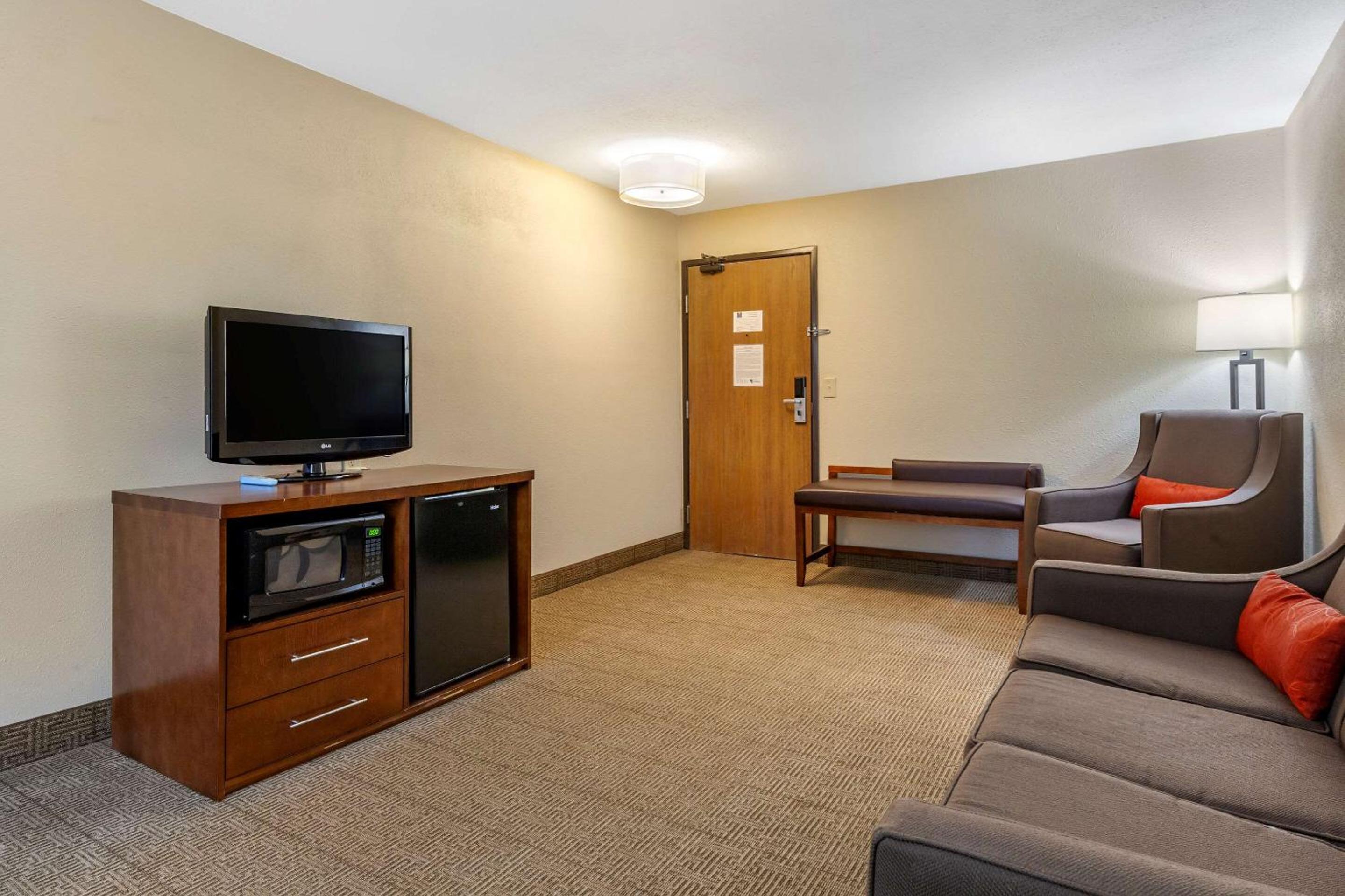 One Room Suite with Whirlpool - Non Smoking