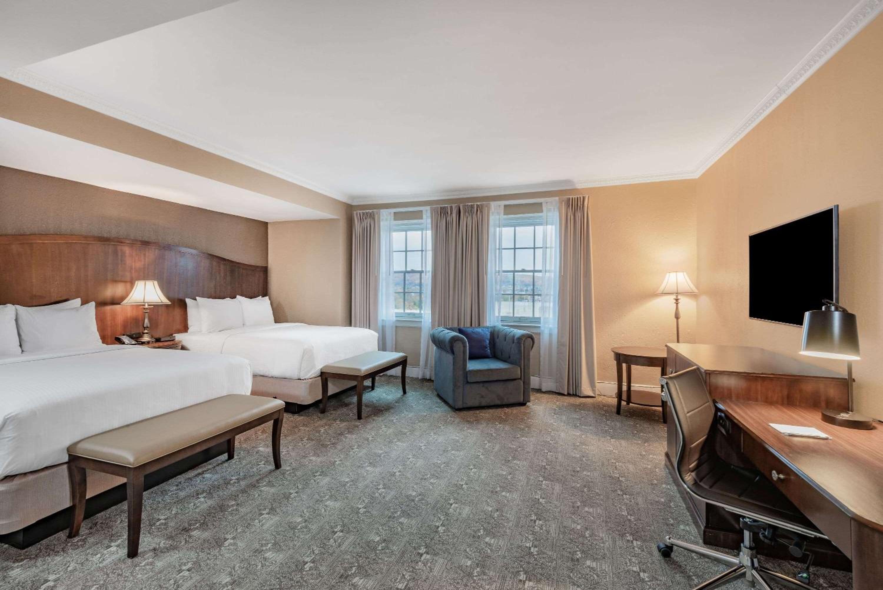 Queen Room with Two Queen Beds and City View - Non-Smoking