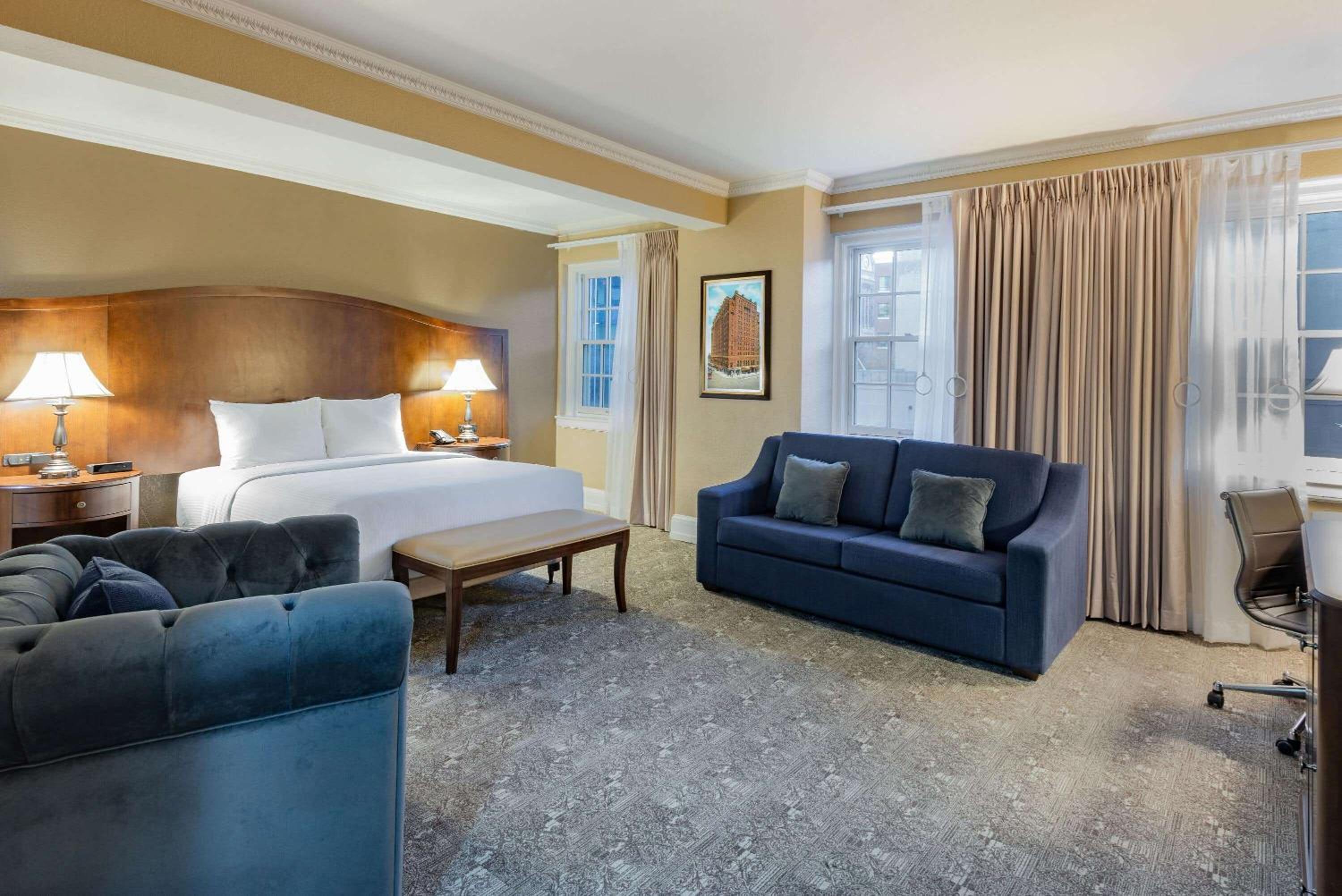 Queen Room with Roll-In Shower - Mobility Accessible/Non-Smoking