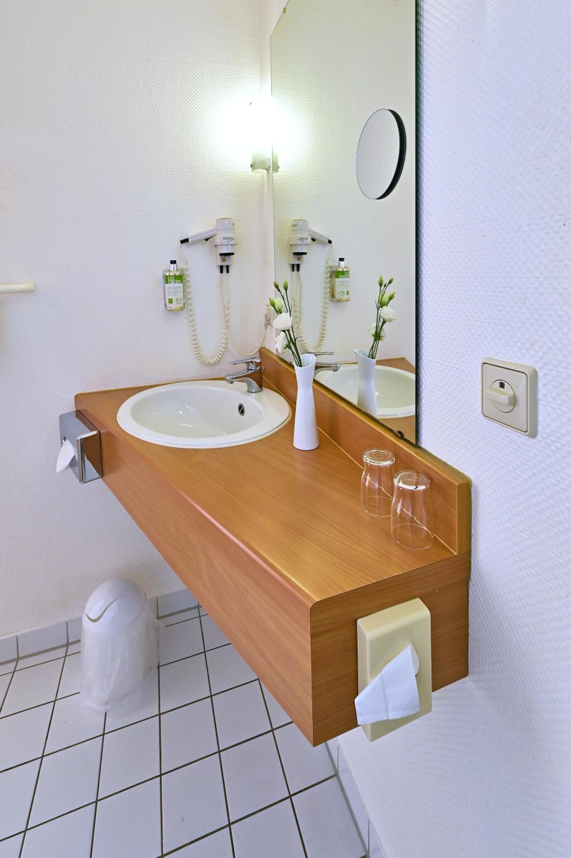 Standard  Double Room - Photo 2
