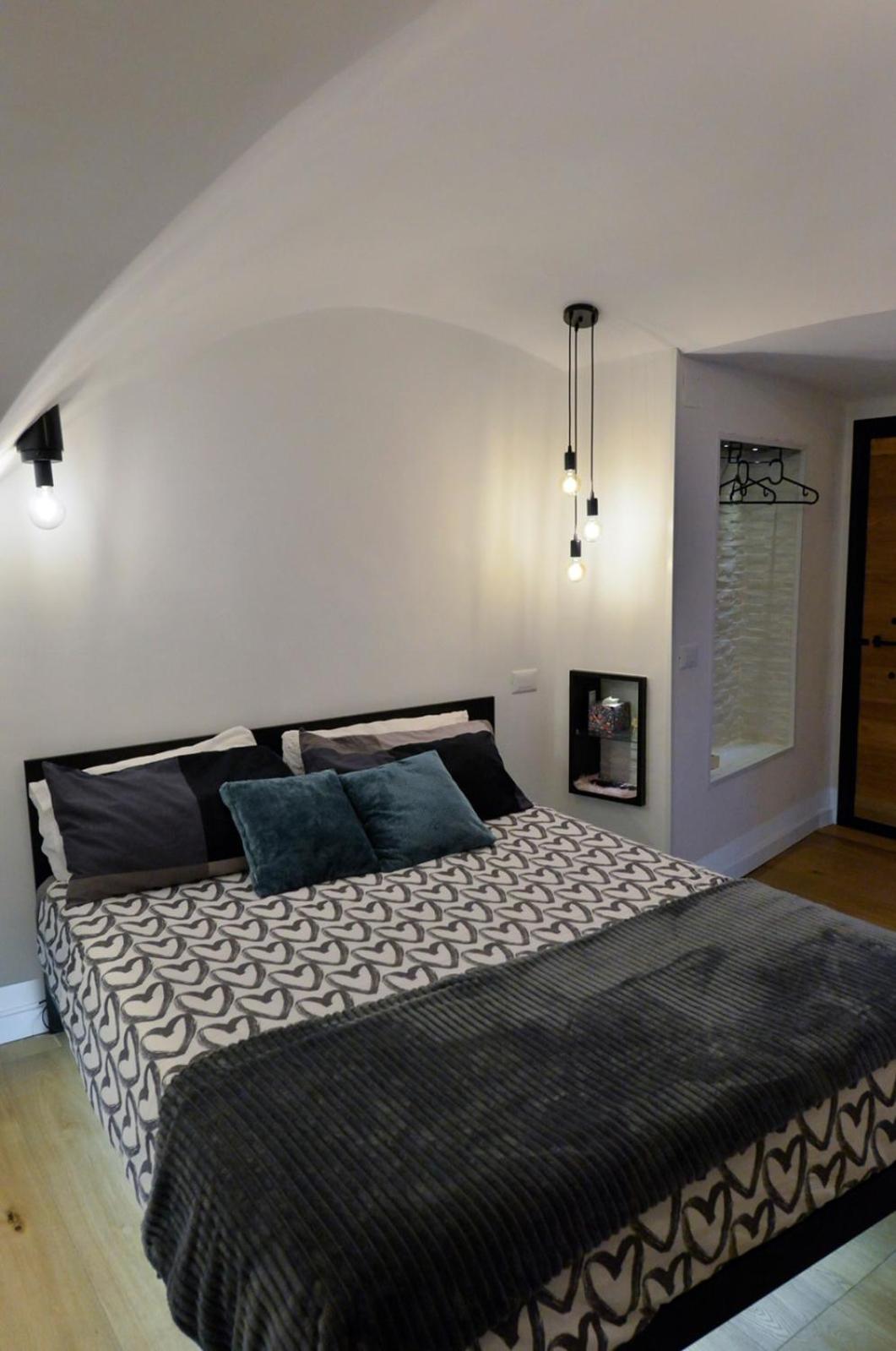 Deluxe King Room - Photo 17