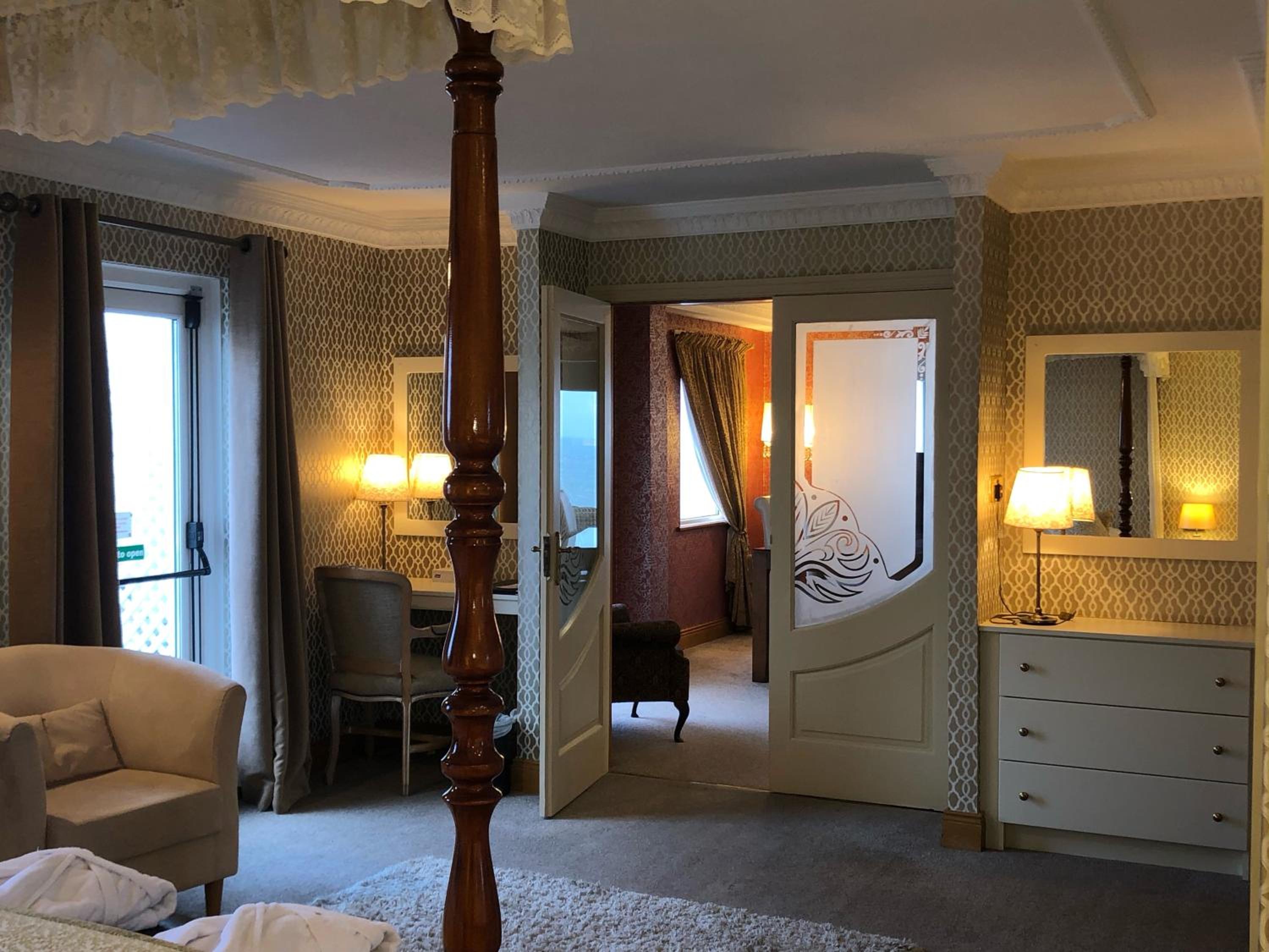 Premier Suite with Sea View - Photo 8