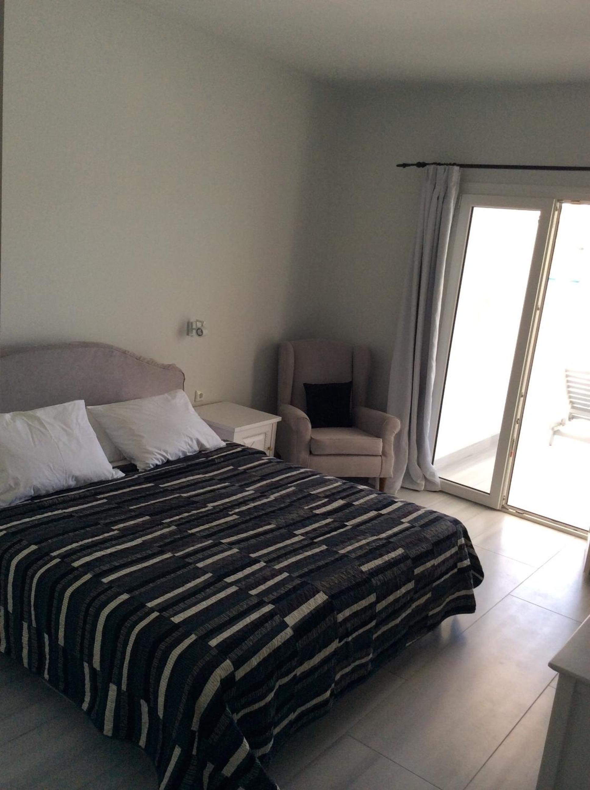 One Bedroom Apartment with Sea View