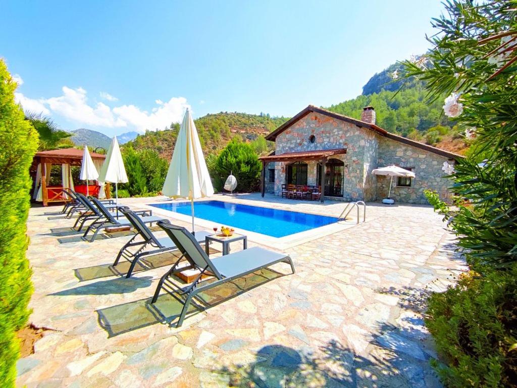 Villa photo 2