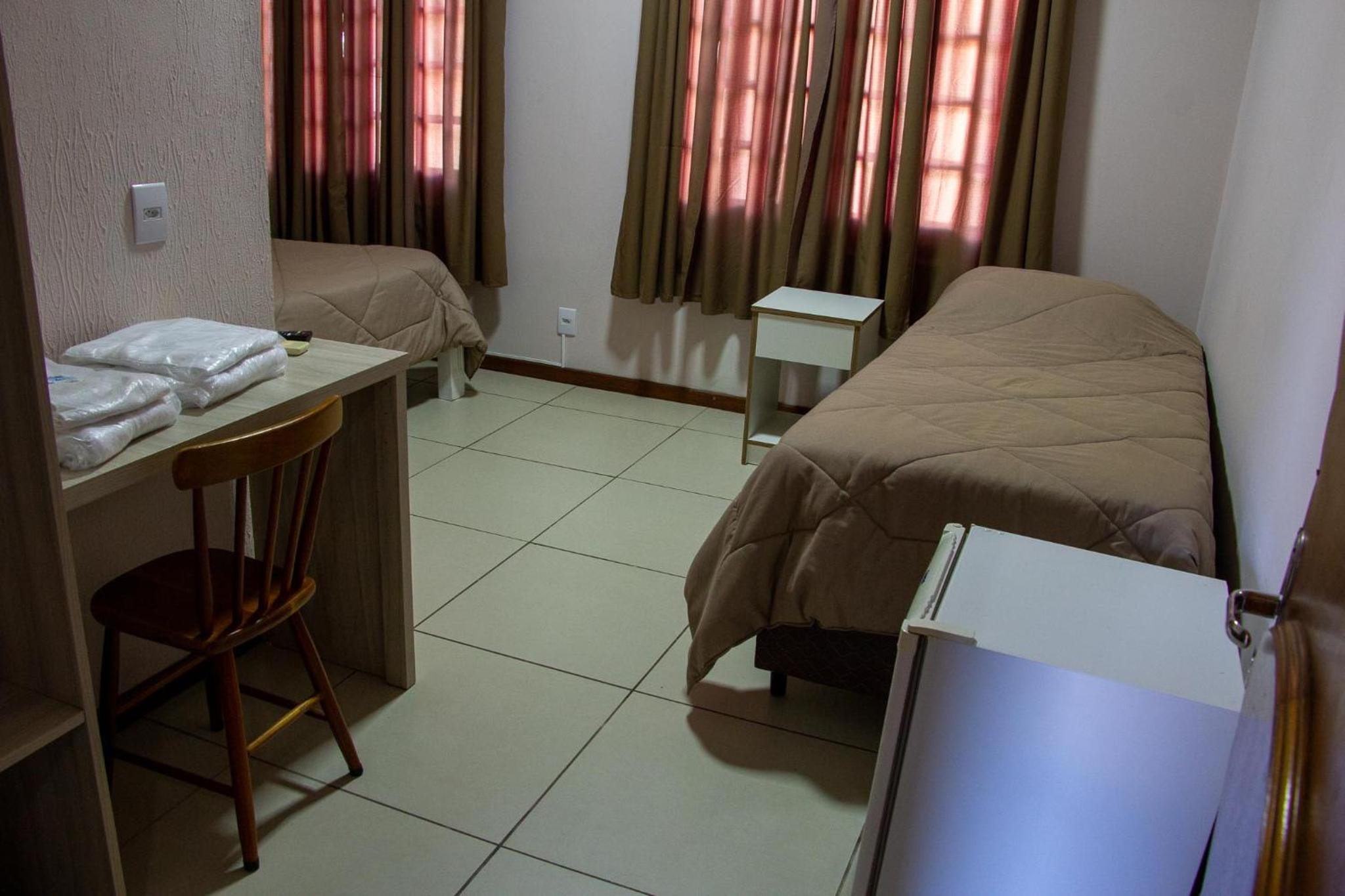 Economy Twin Room photo 3