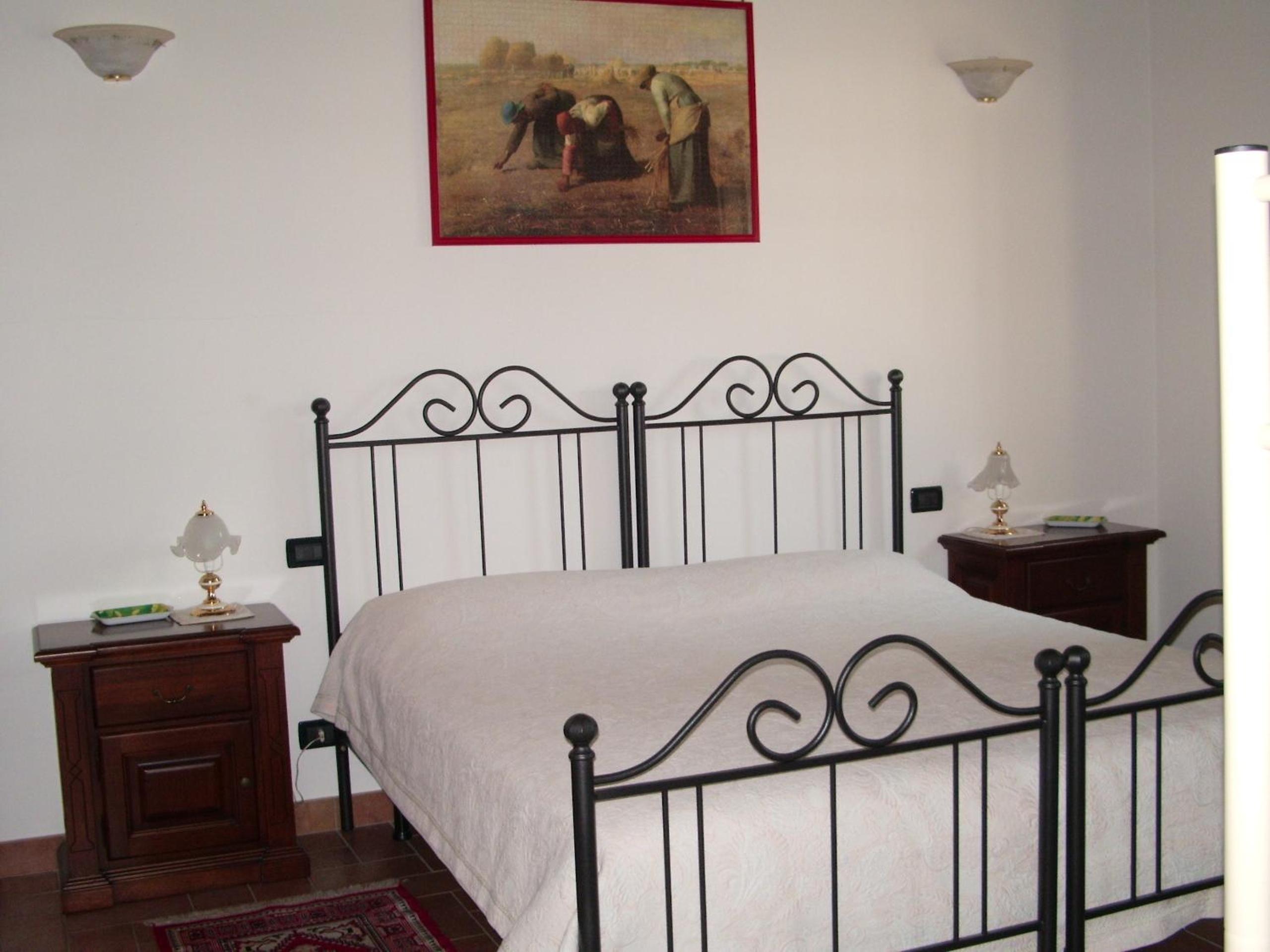 Double or Twin Room with Bathroom - Photo 1