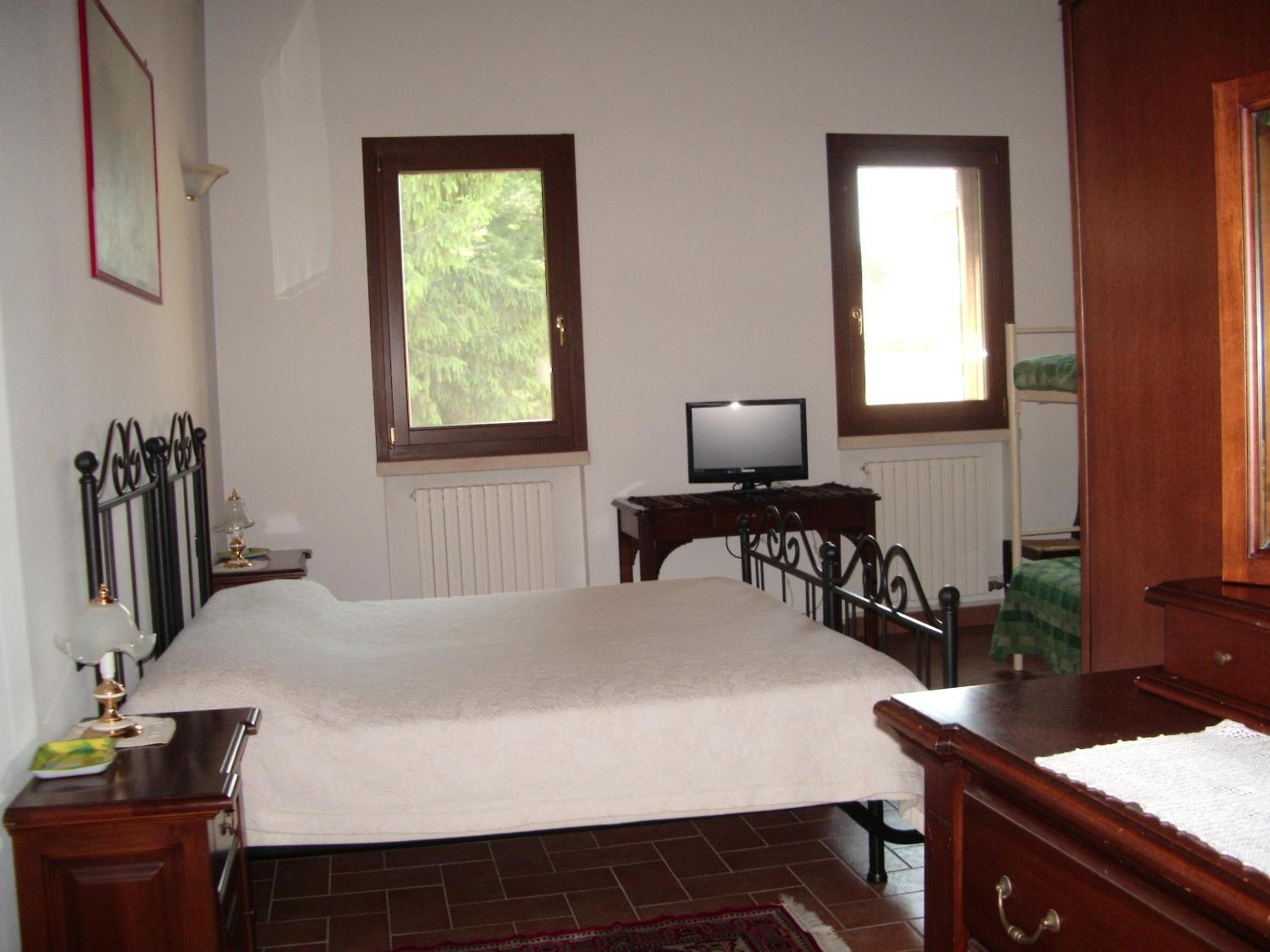 Double or Twin Room with Bathroom - Photo 6
