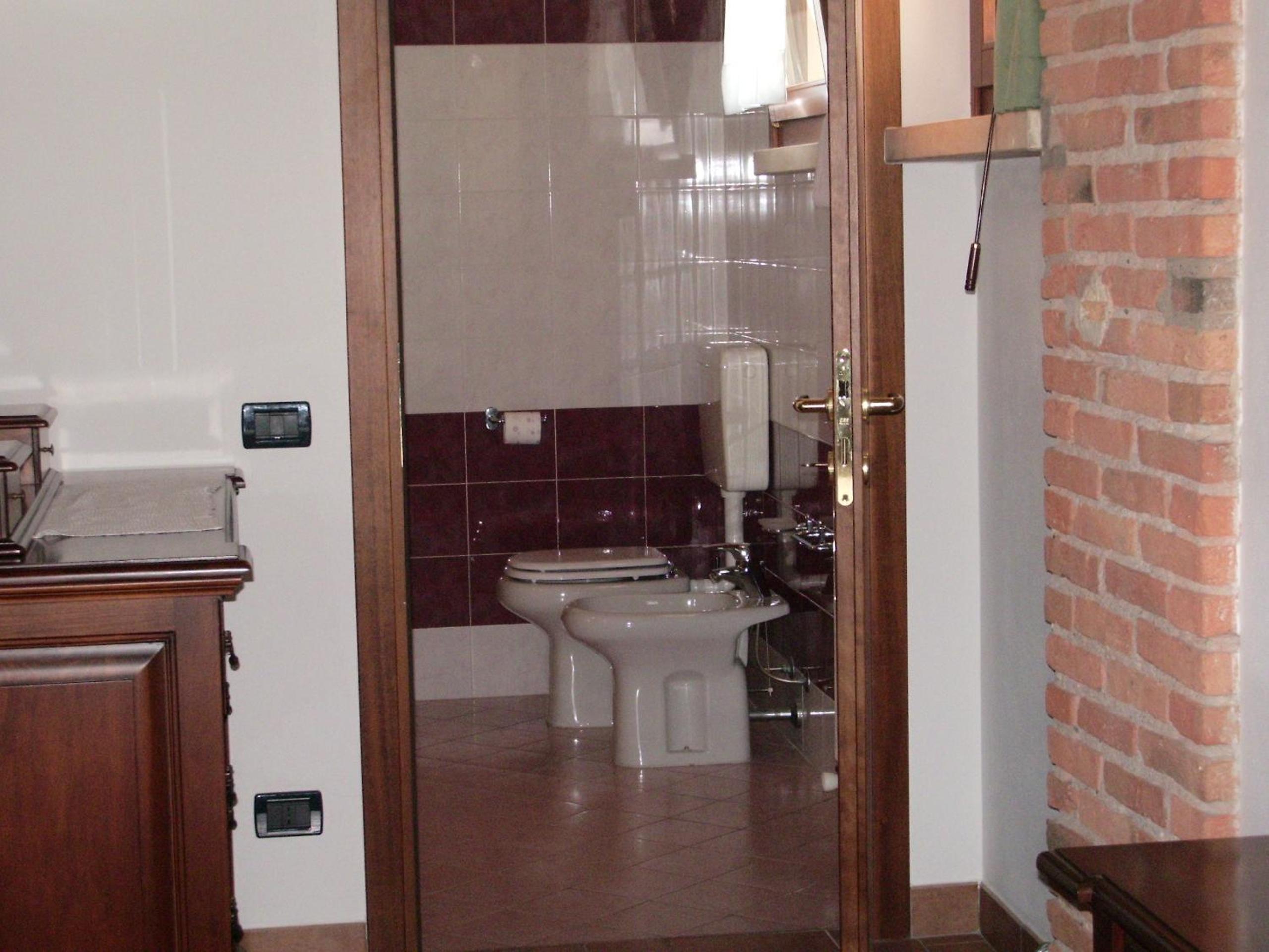 Double or Twin Room with Bathroom - Photo 3