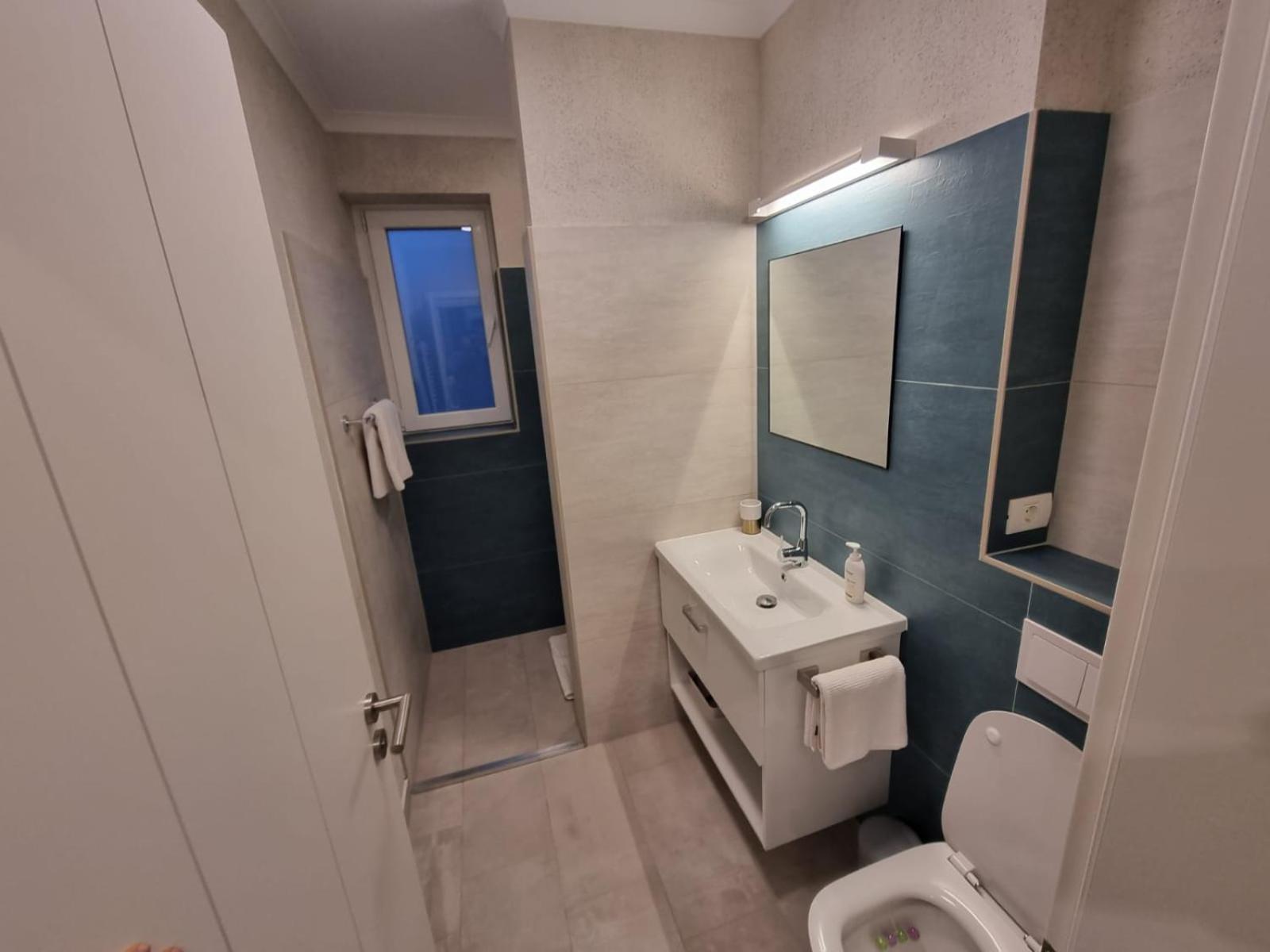 Studio Apartment with Balcony - Photo 4