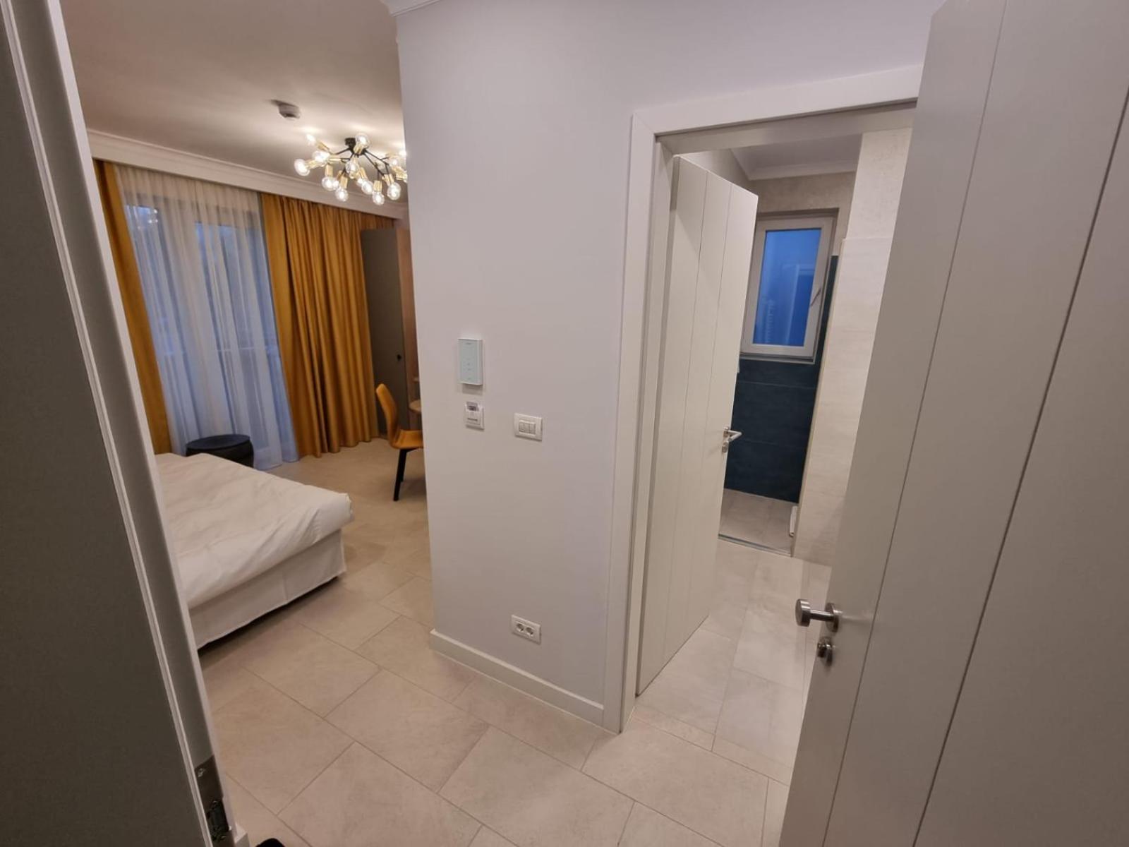 Studio Apartment with Balcony - Photo 3