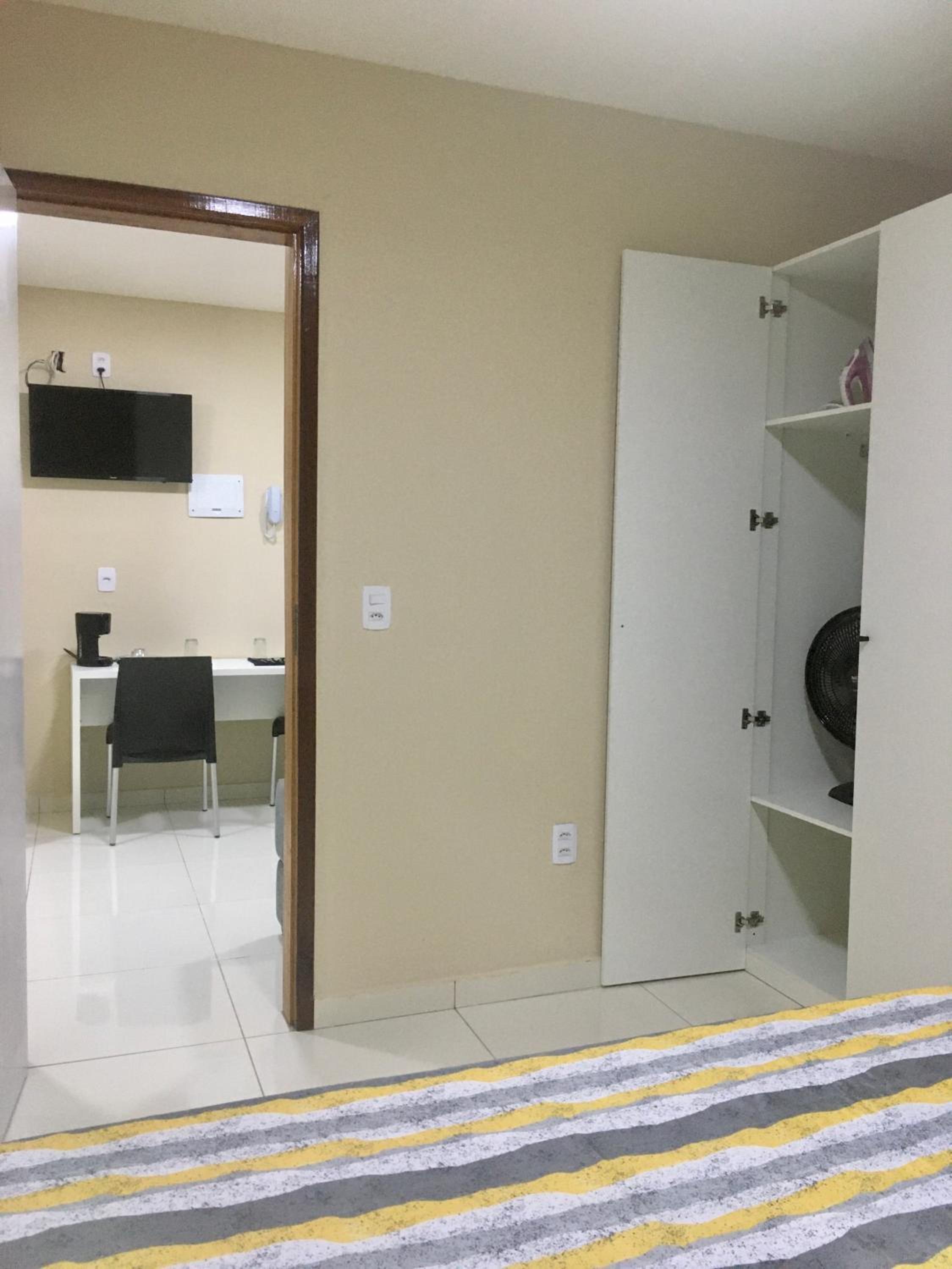 One-Bedroom Apartment - Photo 3