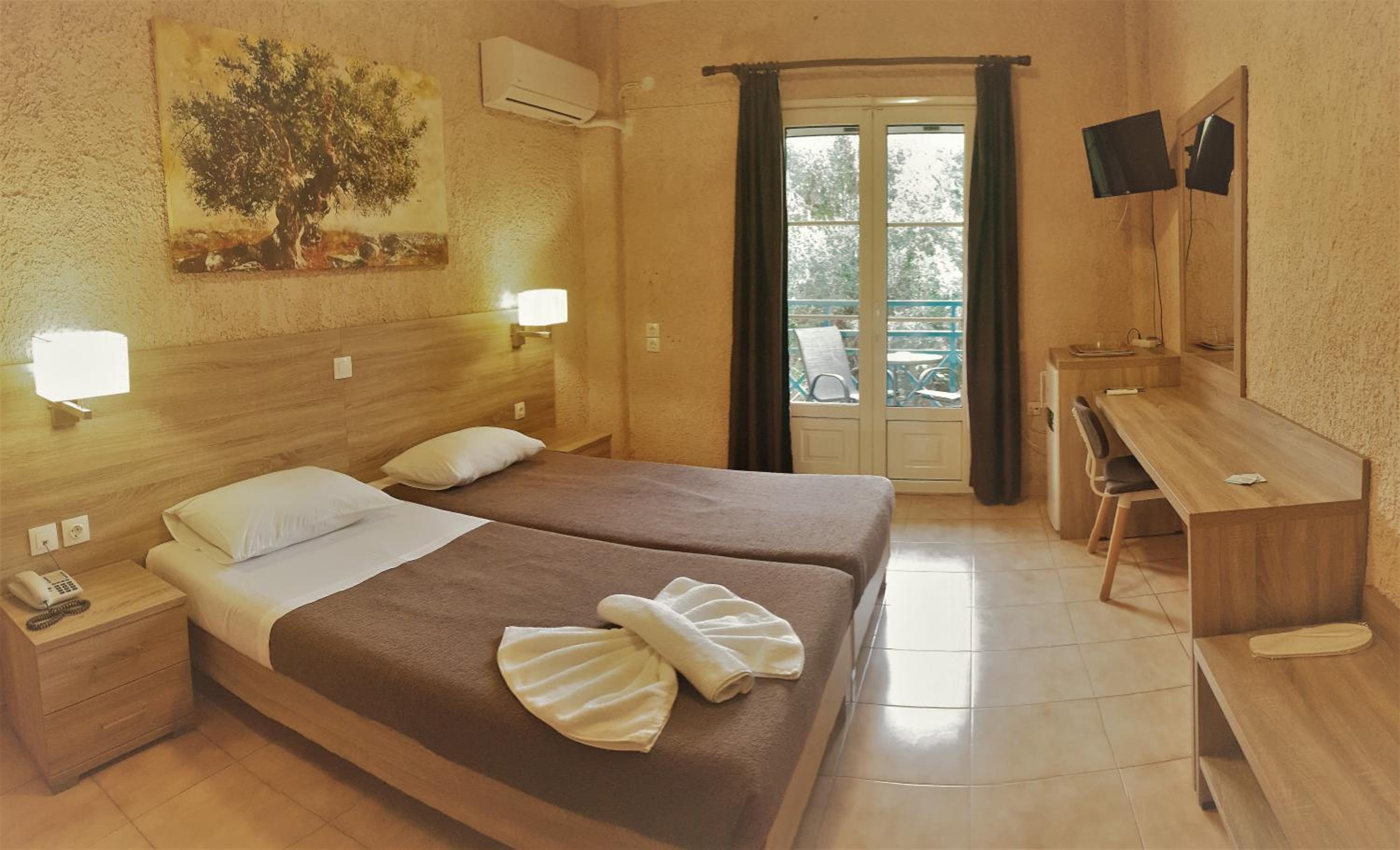 Twin Room - Photo 13