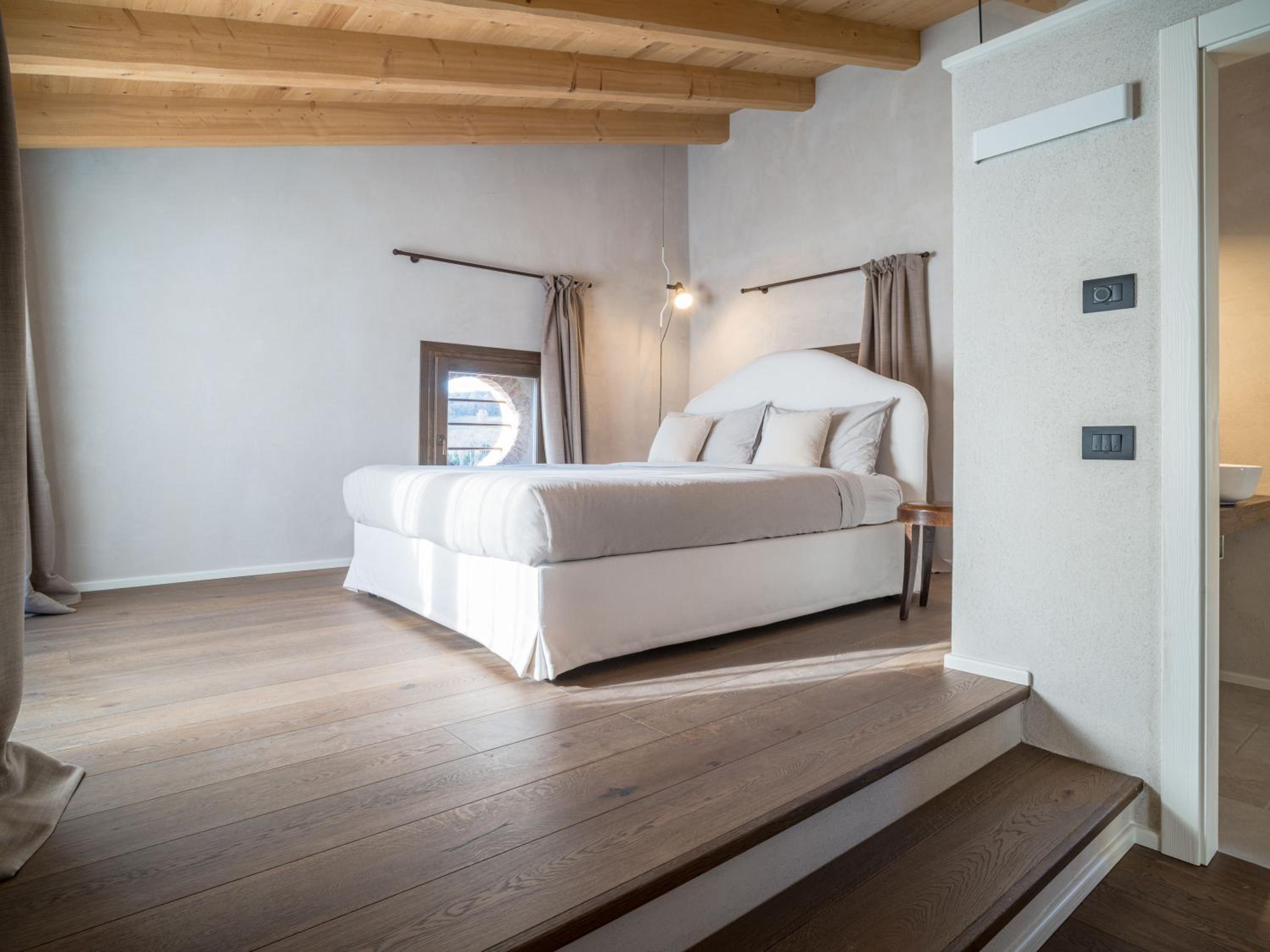 Deluxe Double Room with Balcony photo 2