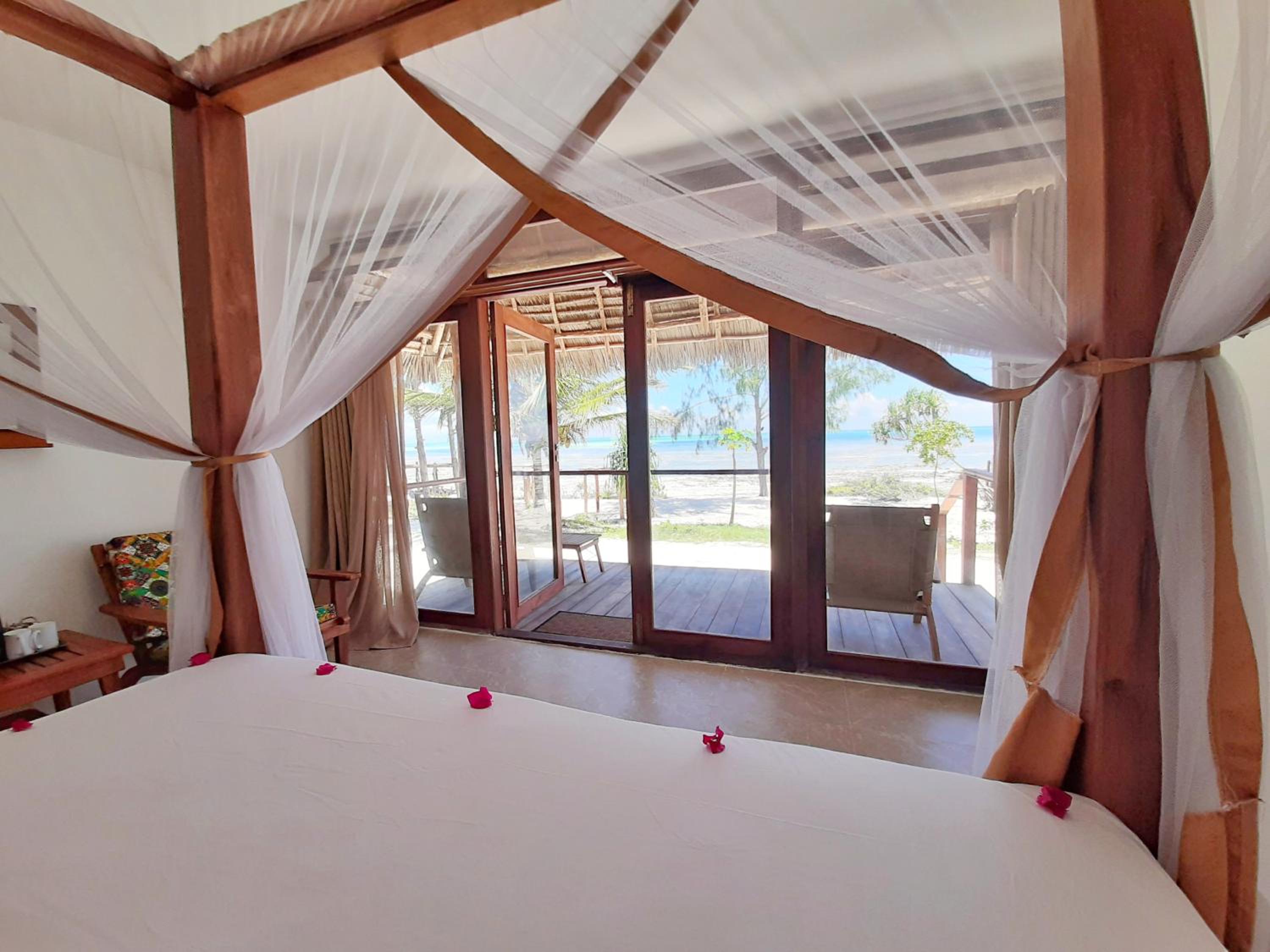 Deluxe Double Room Beachfront - Photo 1