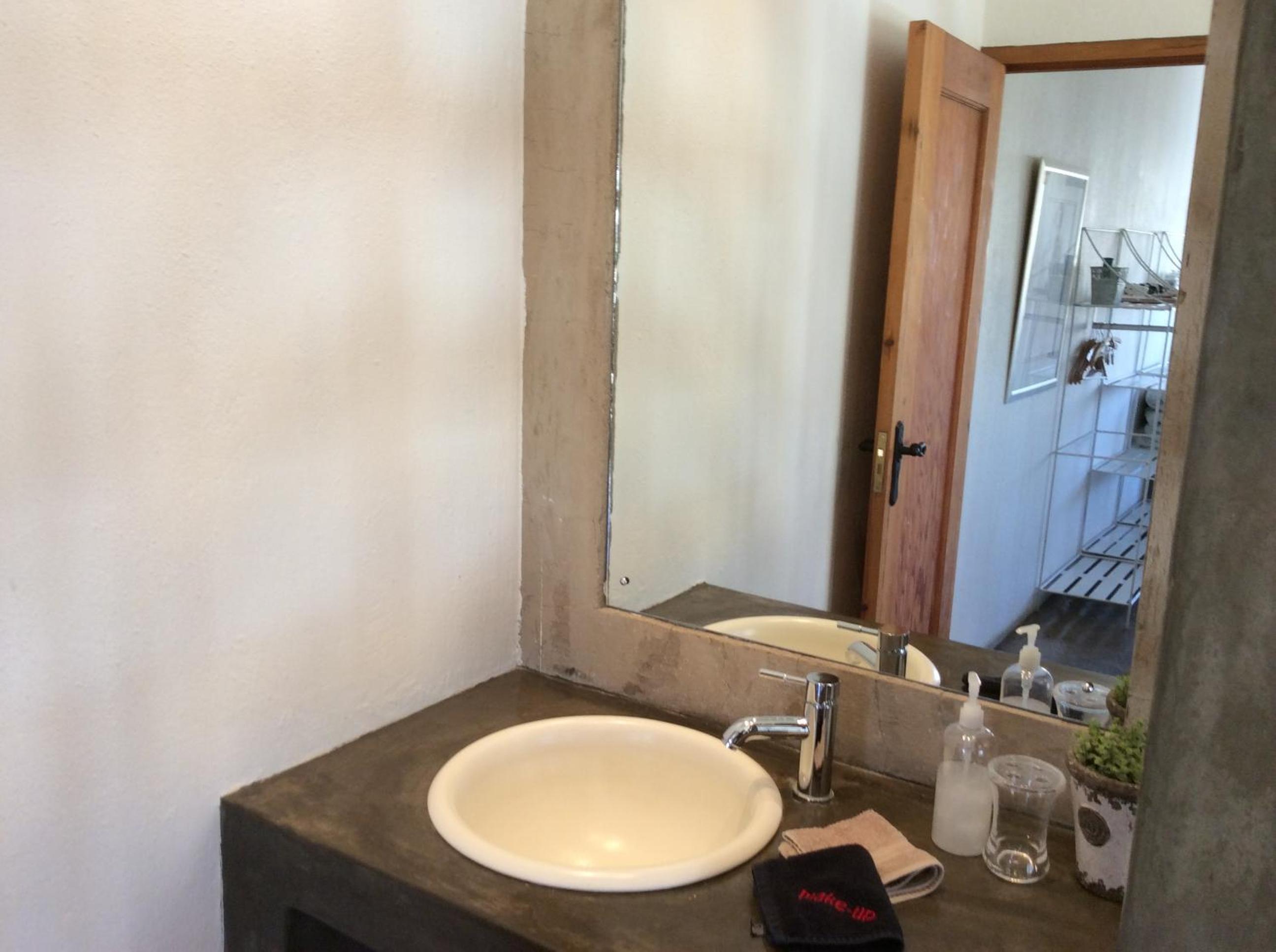 Deluxe King or Twin Suite - 2 - Photo 9
