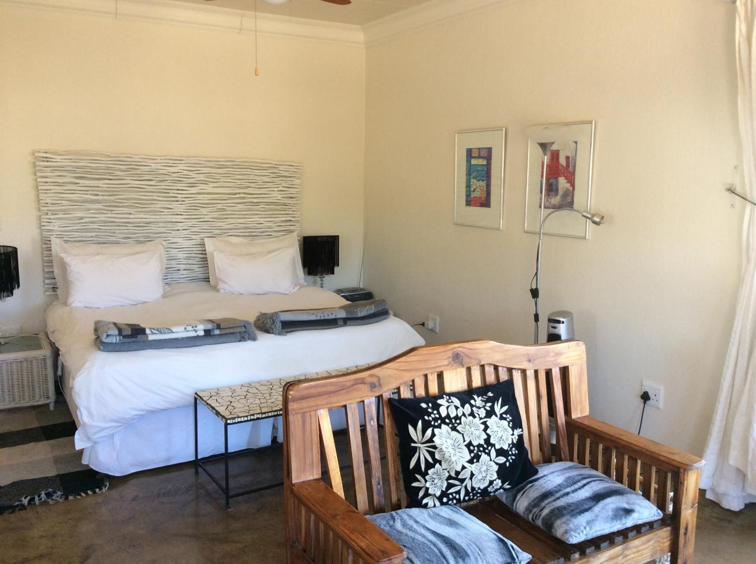 Deluxe King or Twin Suite - 2 - Photo 8