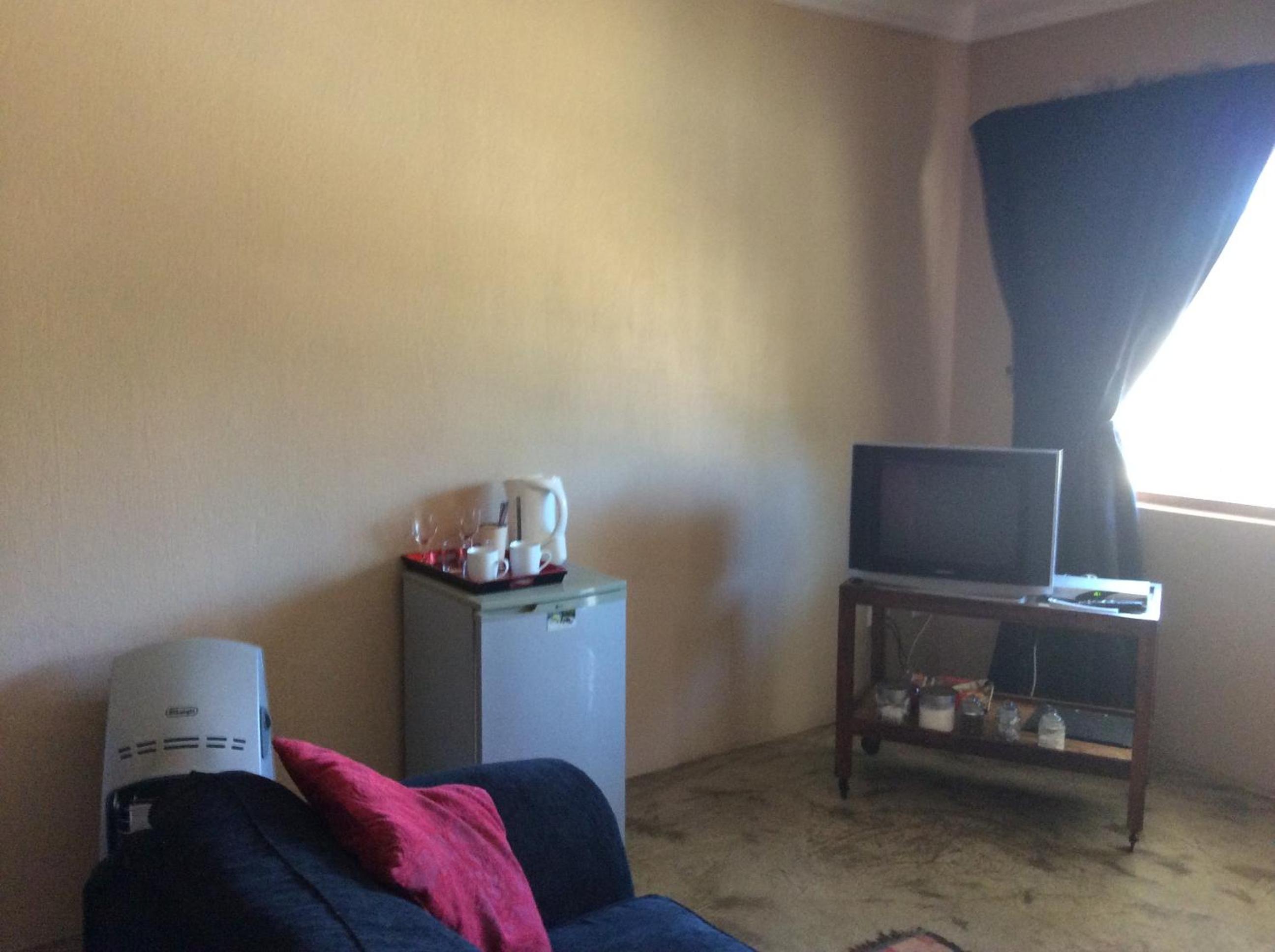 Double or Twin Room with Bathroom - Photo 5