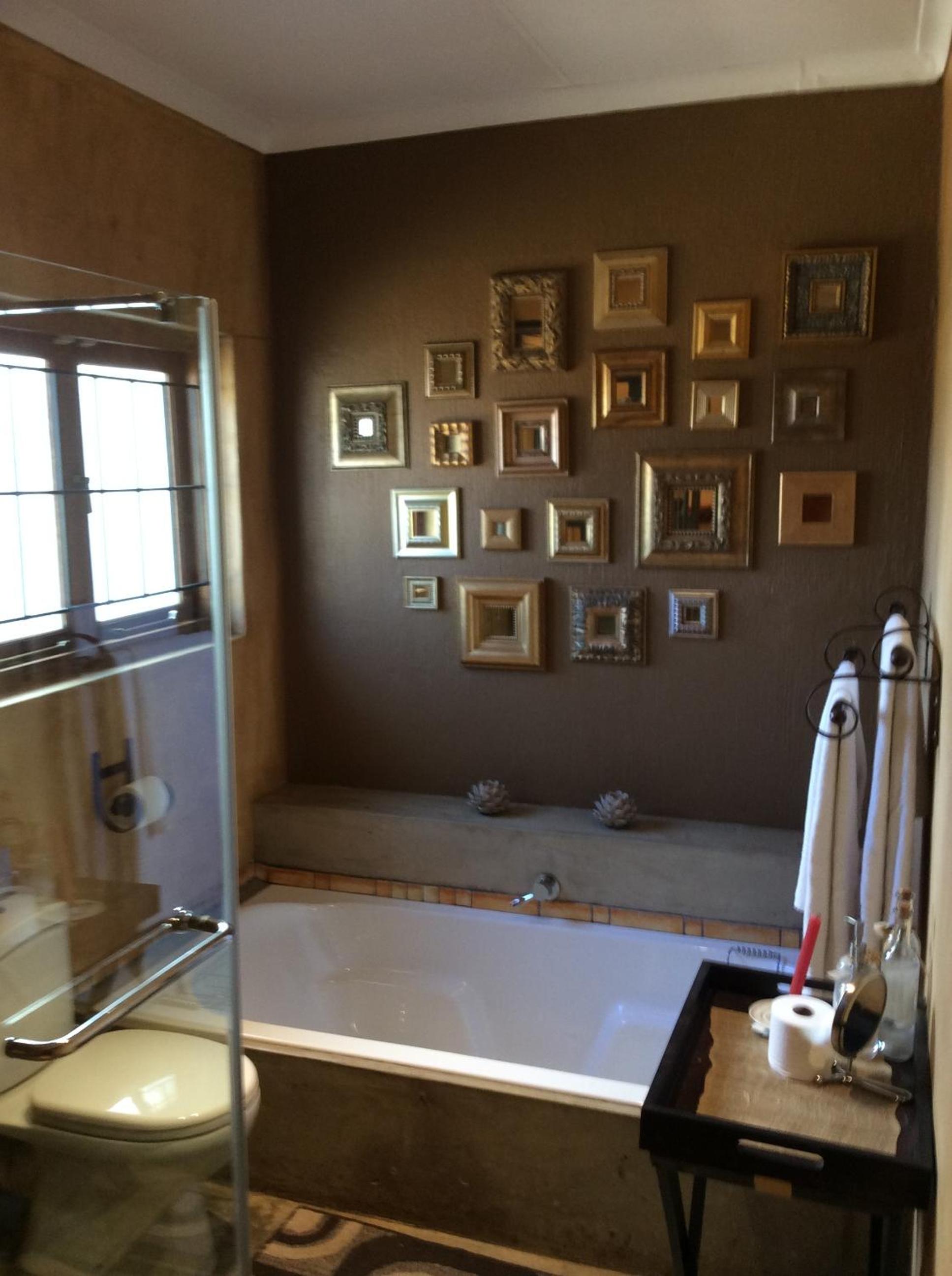 Deluxe King or Twin Suite - 1 - Photo 4