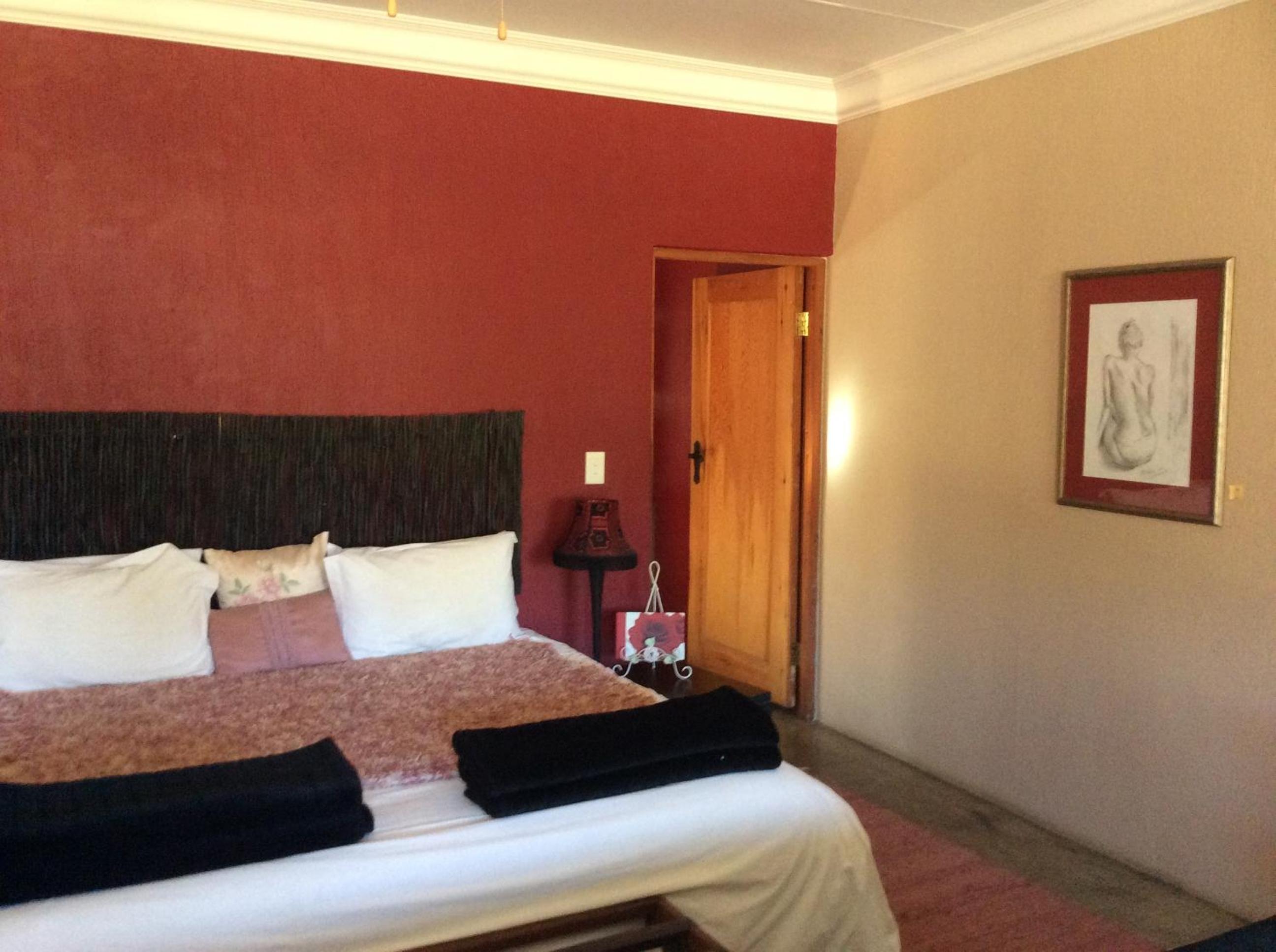 Deluxe King or Twin Suite with Mountain view - Photo 6
