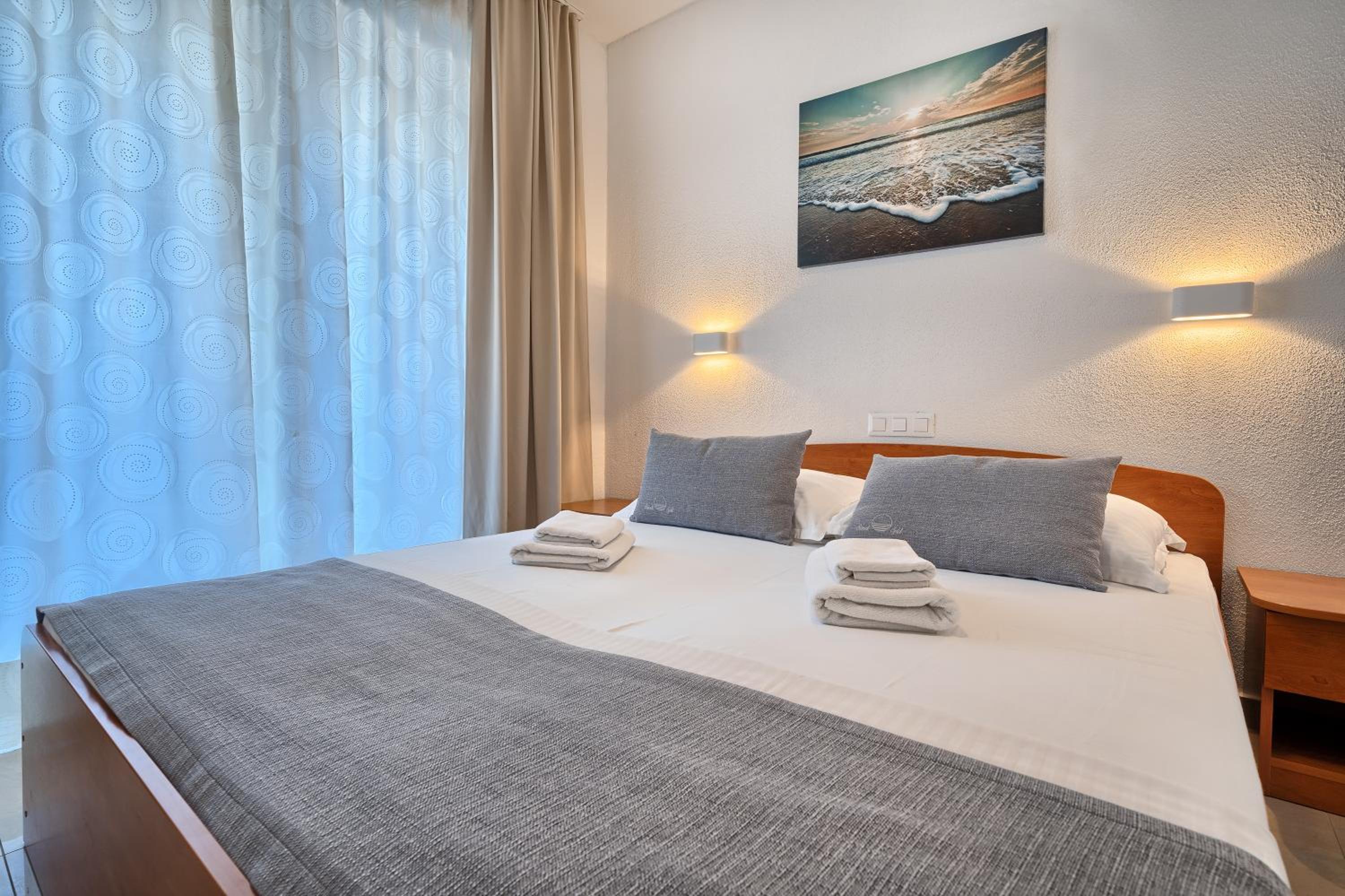 Deluxe Double Room with Balcony photo 1