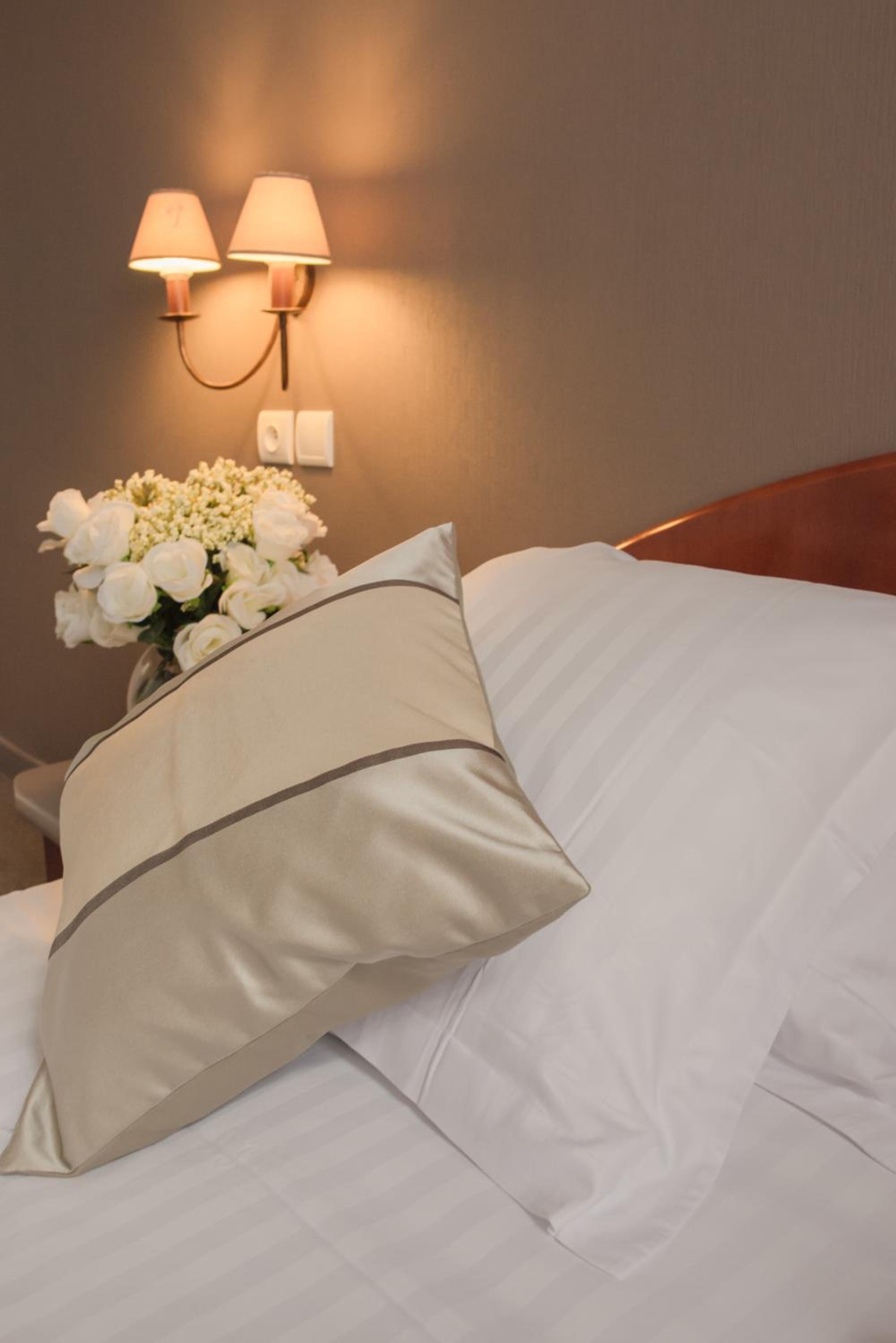 Comfort Queen Room - Non-Smoking  - Photo 5