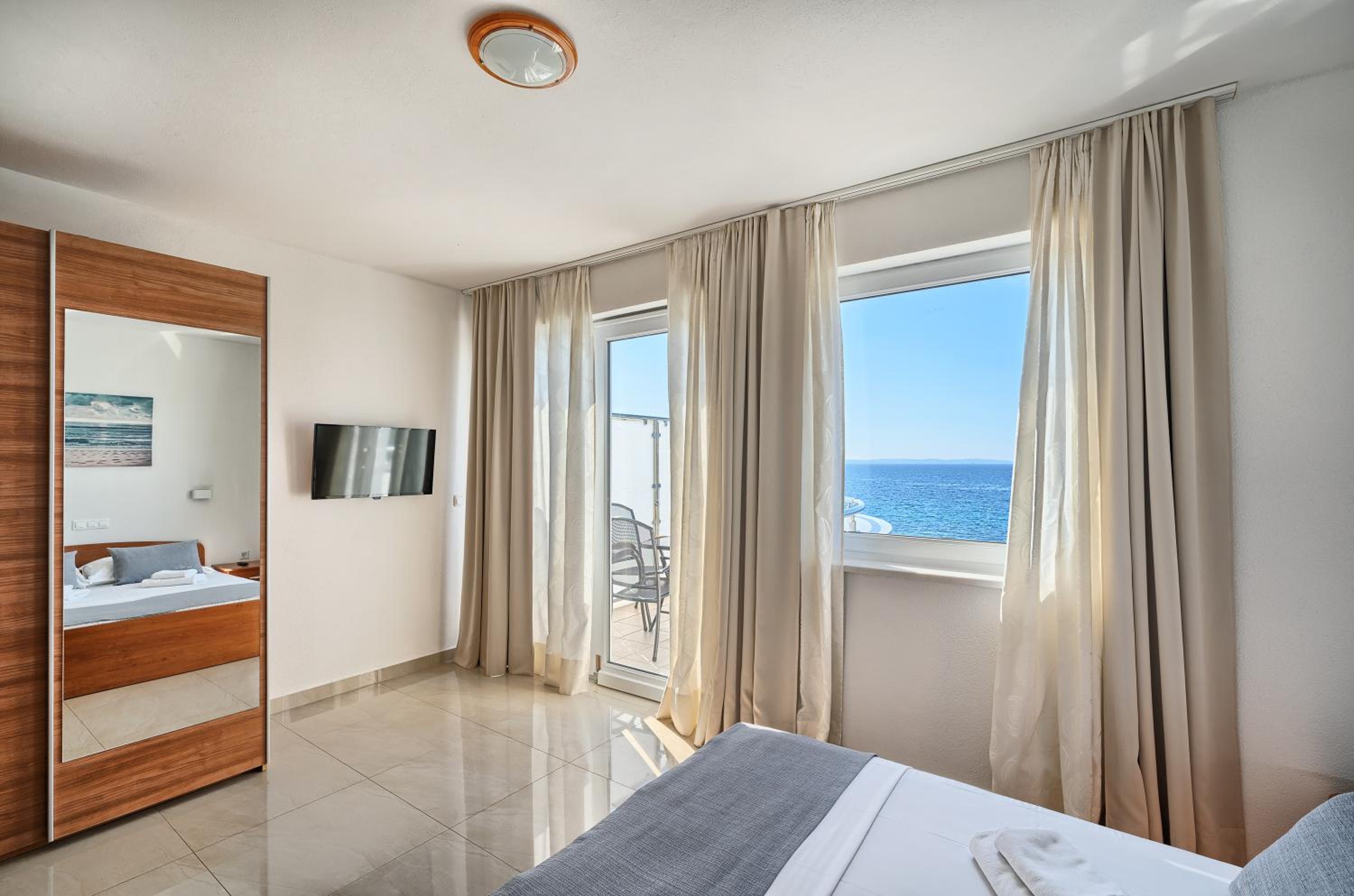 Quadruple Room with Sea View photo 2