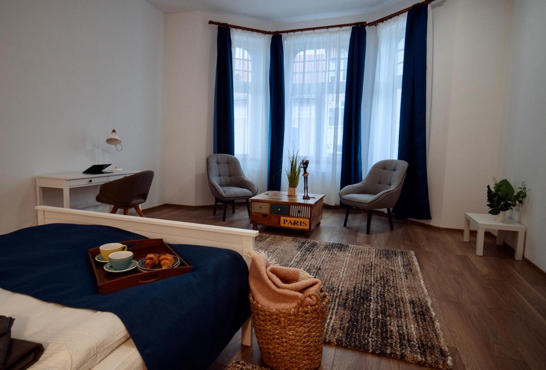 Two-Bedroom Apartment - Photo 5
