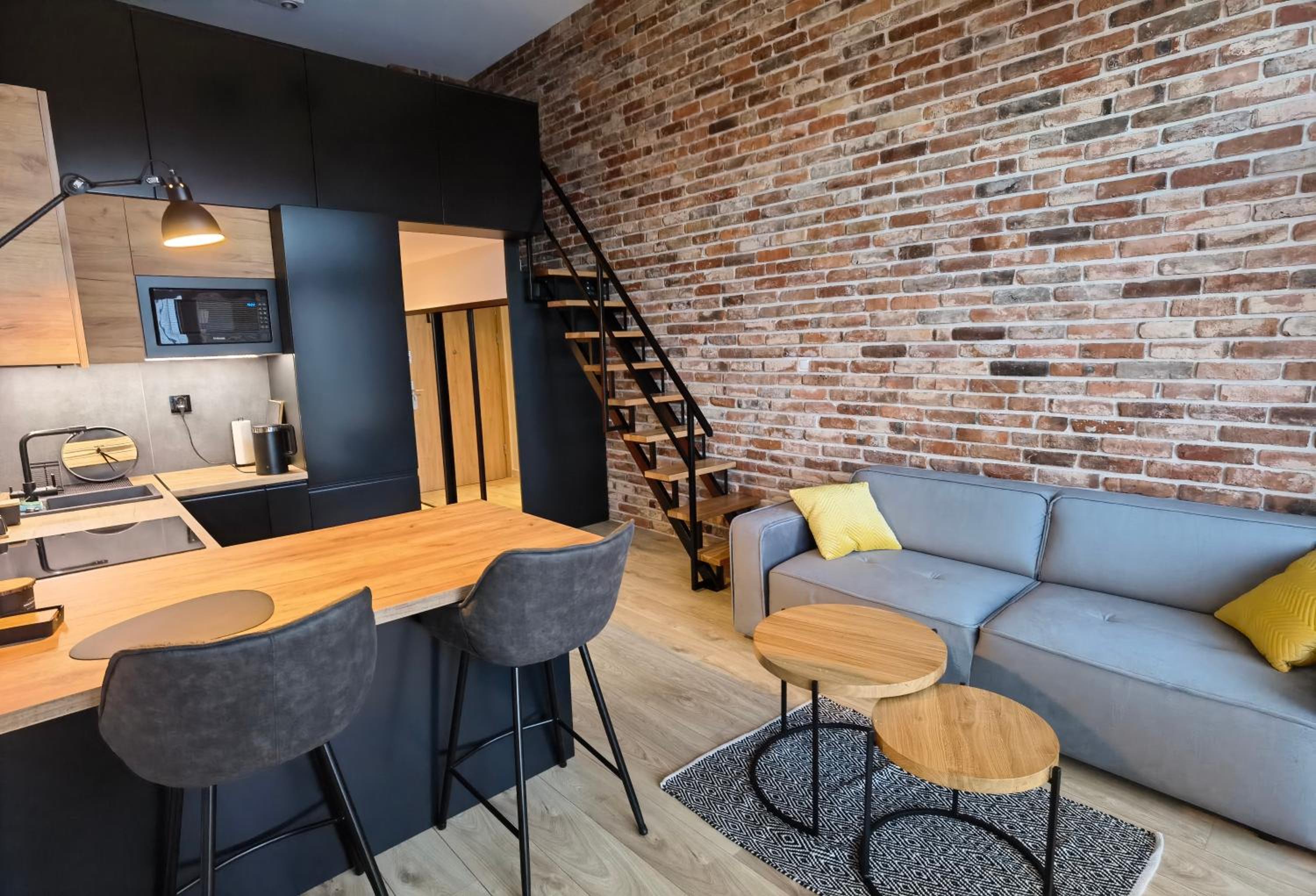 One-Bedroom Apartment - Photo 3