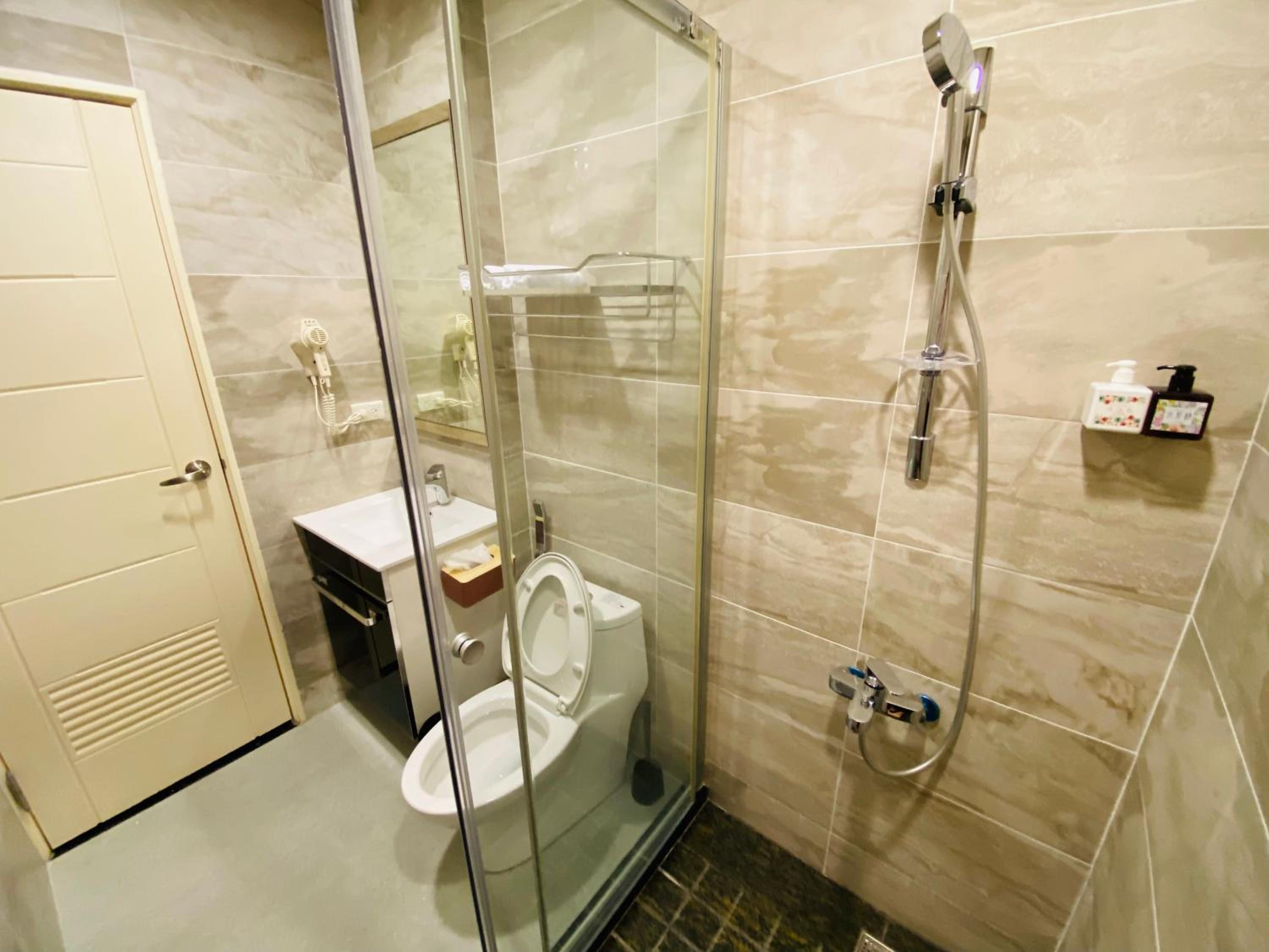 Quadruple Room With Private Bathroom photo 3