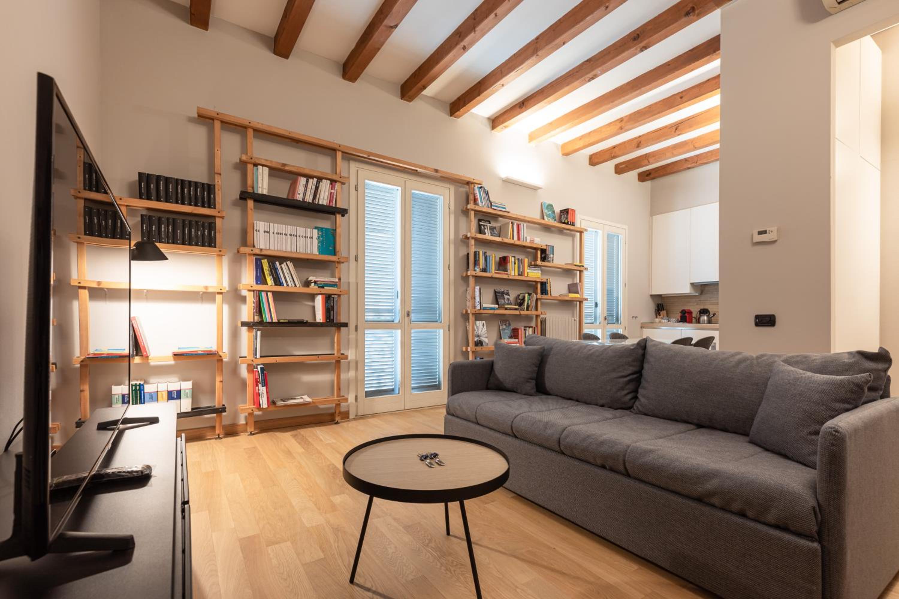One-Bedroom Apartment - Via Pollaiuolo 9