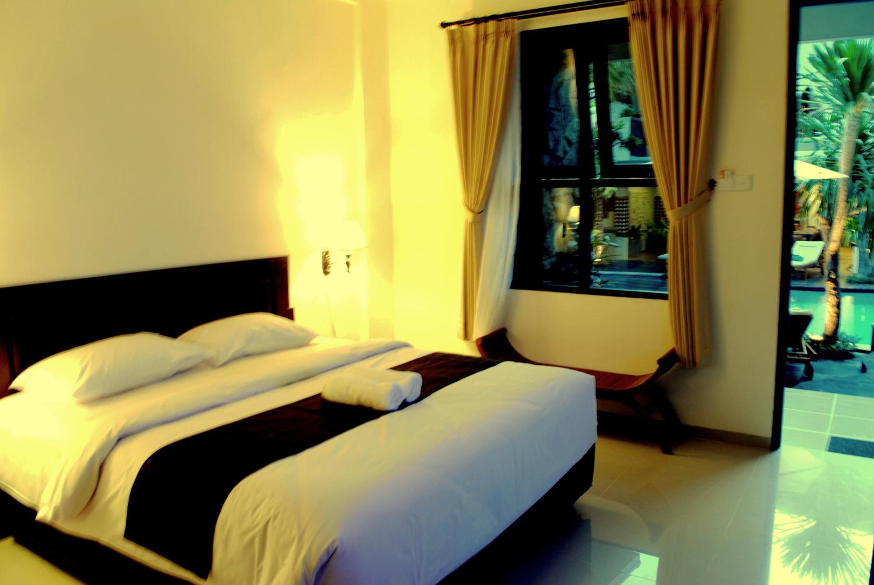 Superior Double or Twin Room with Pool View with Free One Way Airport Transfer photo 2